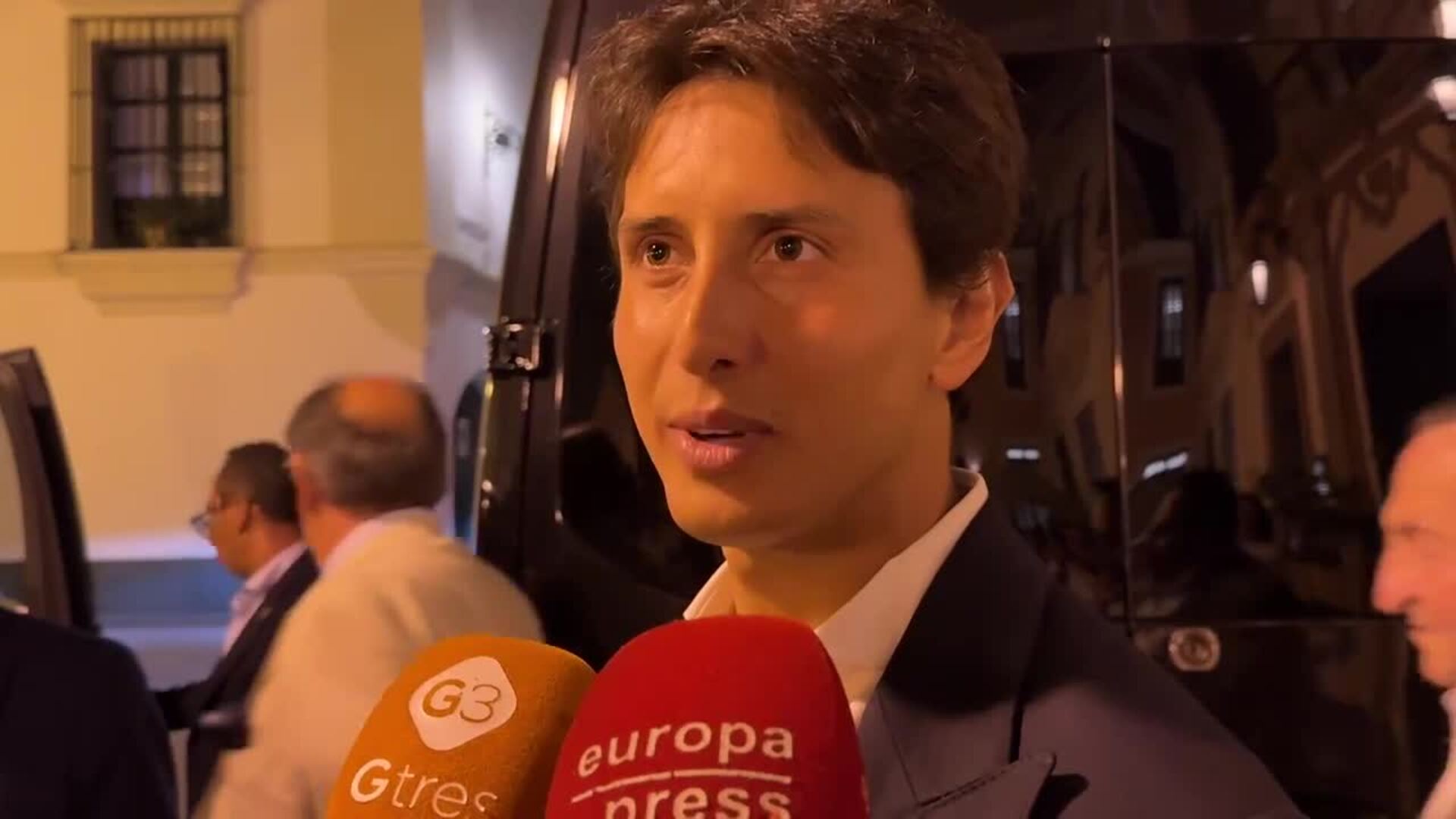 Roca Rey sonríe al escuchar el nombre de Fran Rivera