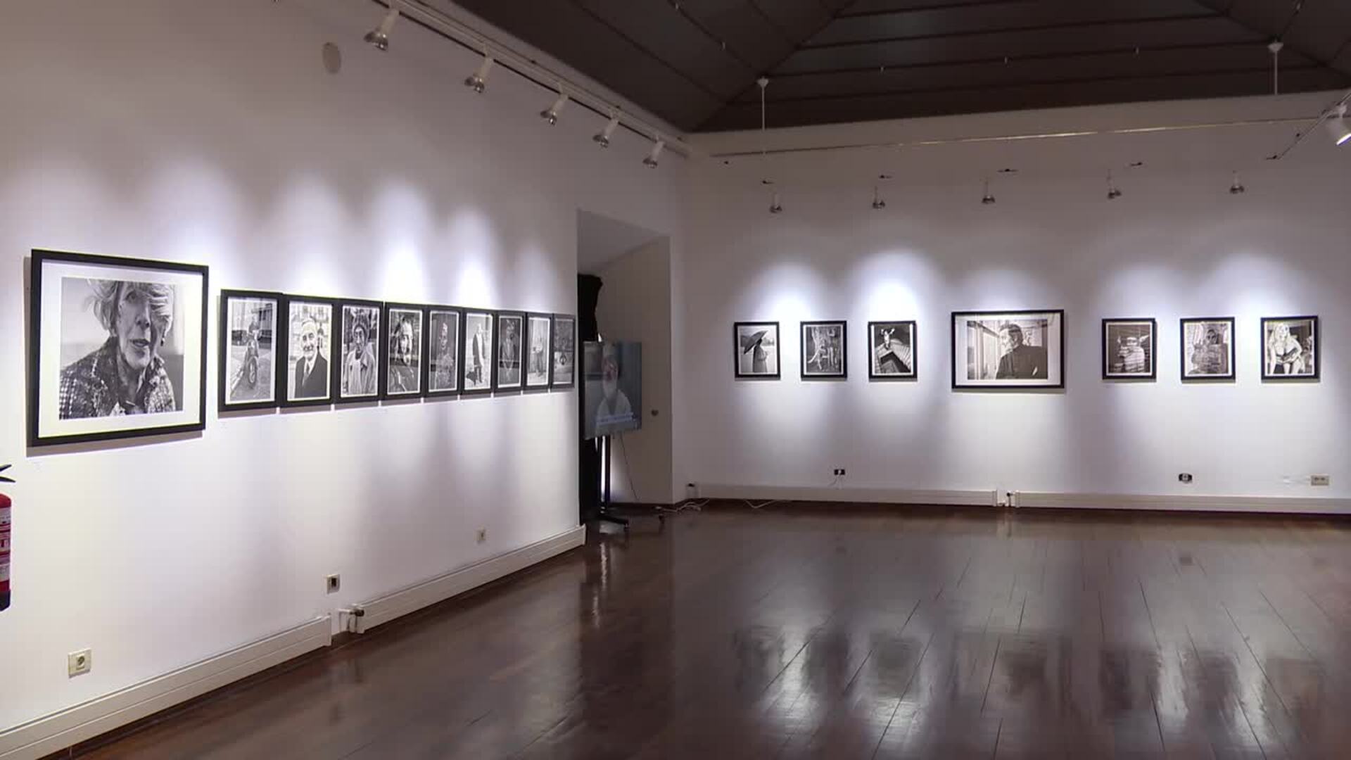 Javier Cámara reivindica la "veracidad" y la búsqueda de la belleza a través de fotos "robadas"