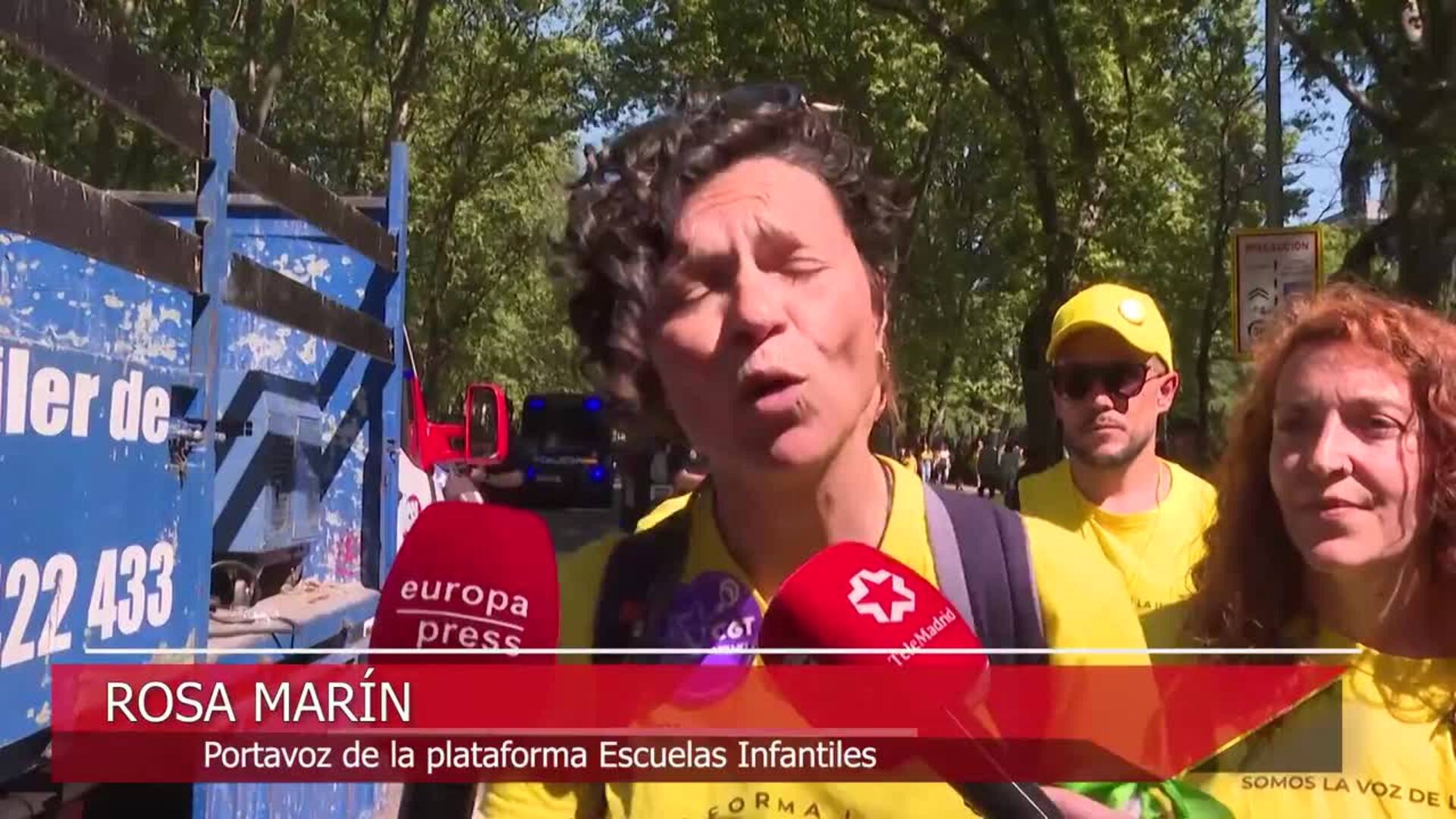 Cientos de personas marchan en Madrid bajo el lema: "¡La uni no se vende, la uni se defiende!"