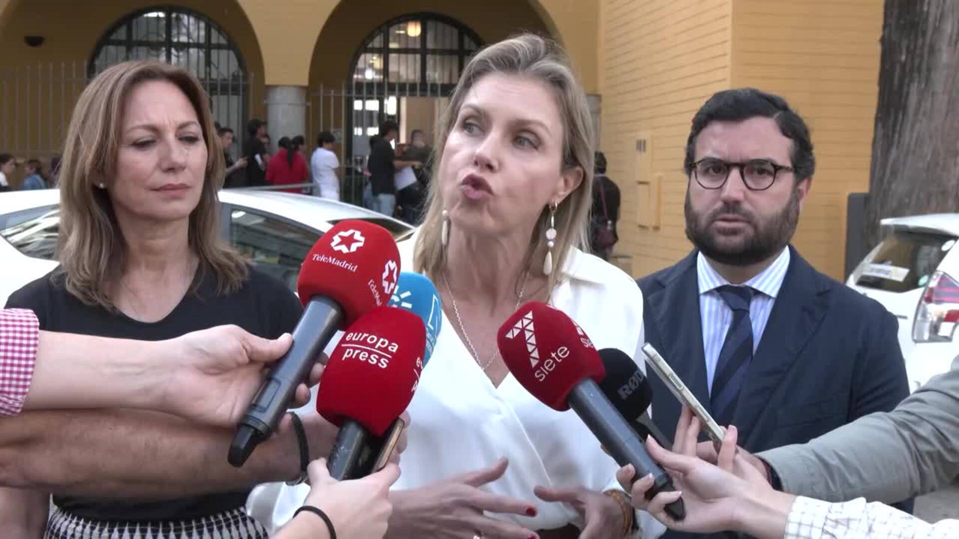 Vox: Los andaluces deberán elegir entre "regularizaciones masivas" o el "no cabe ni uno más"