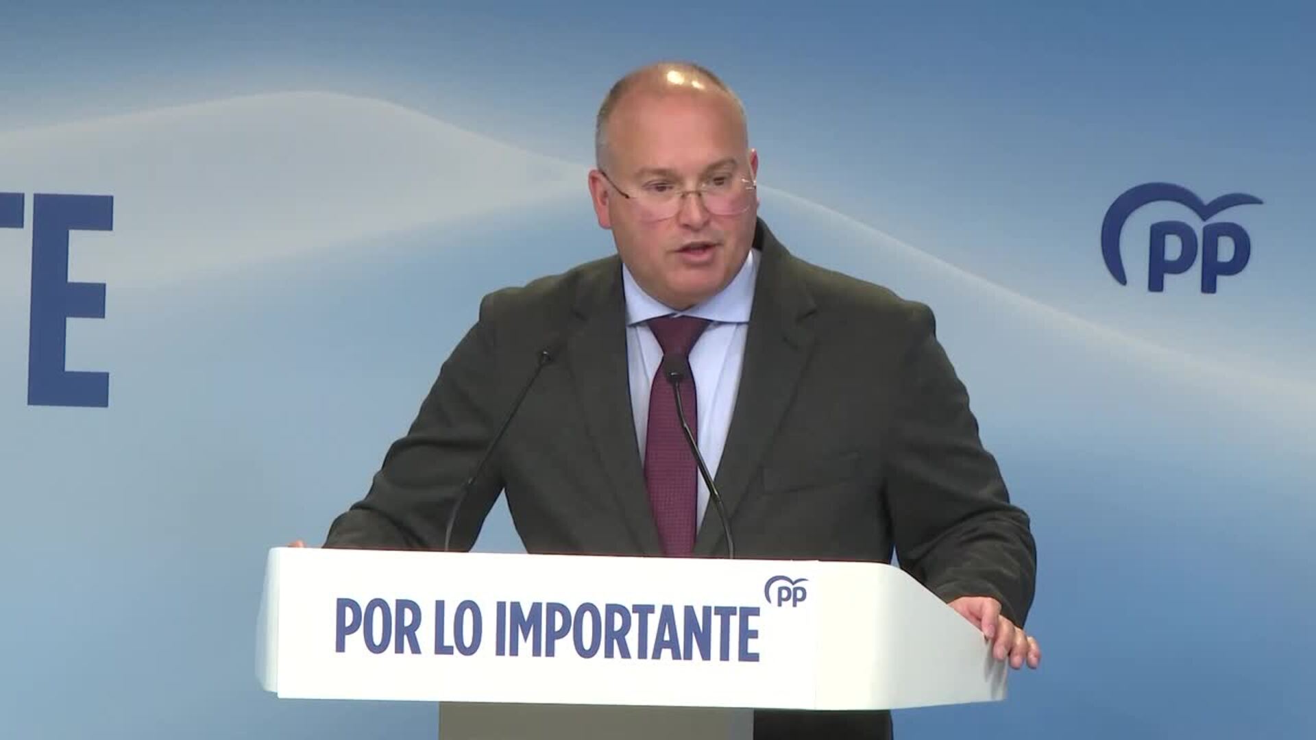 Tellado defiende la "prioridad nacional" del pacto extremeño PP-Vox
