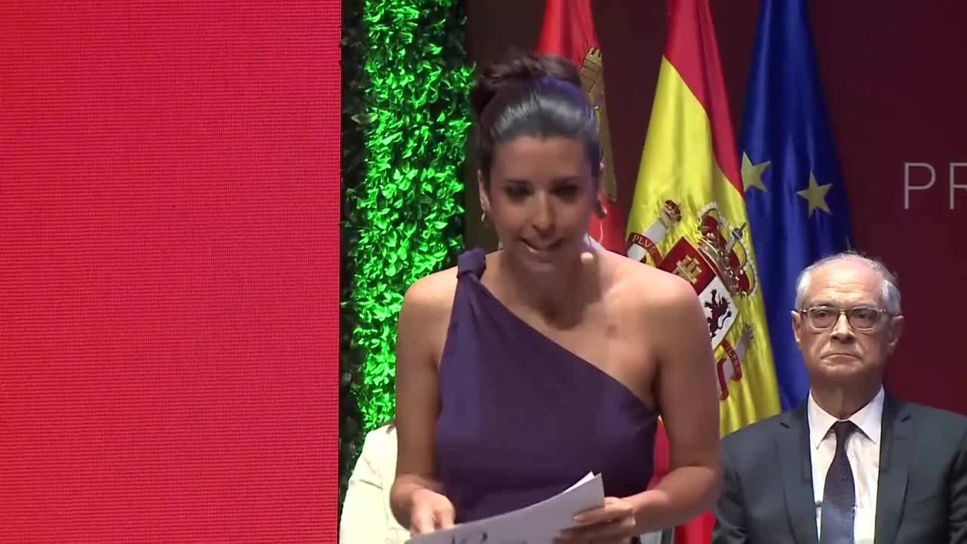 La gala de los Premios CyL comienza con un homenaje y ovación a la niña María Caamaño