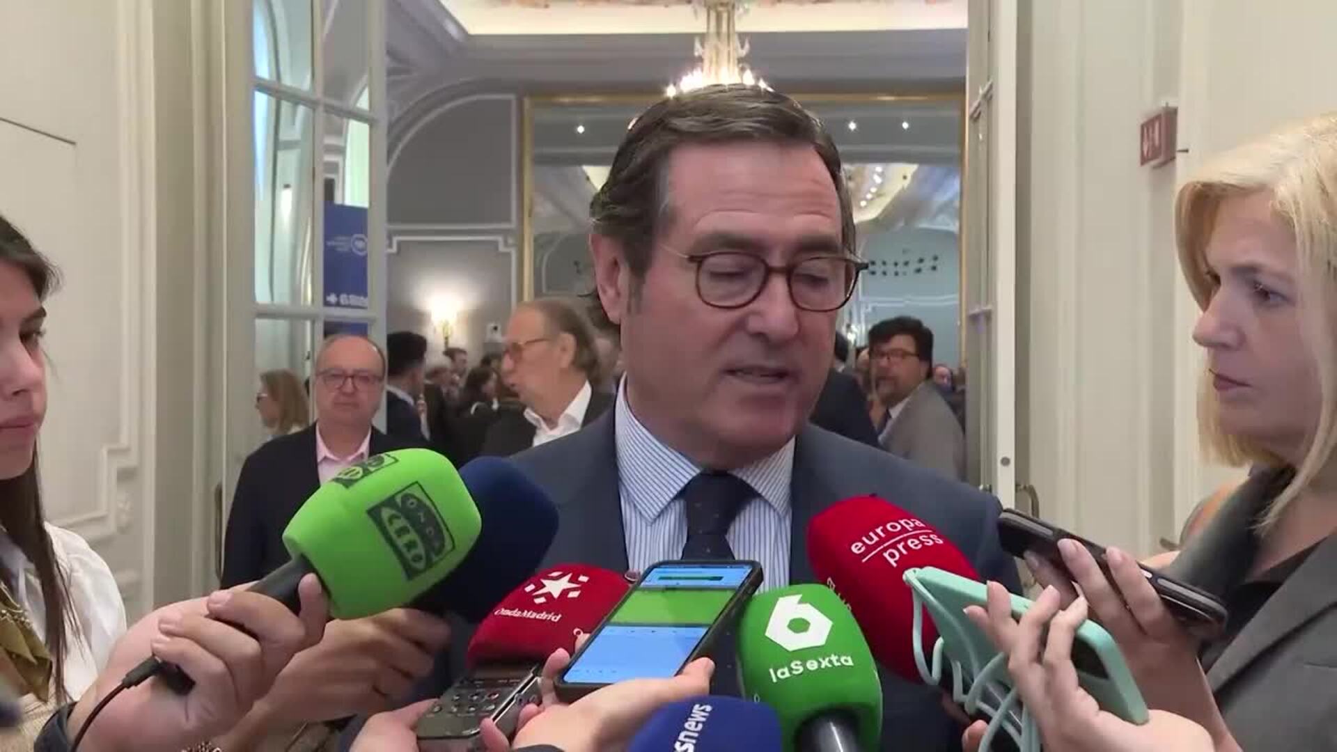 Garamendi ve bien la regularización de migrantes por la falta de personal