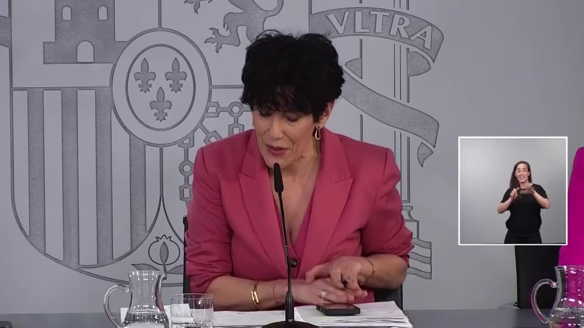 Los migrantes presentan 60.656 solicitudes de regularización en los primeros días