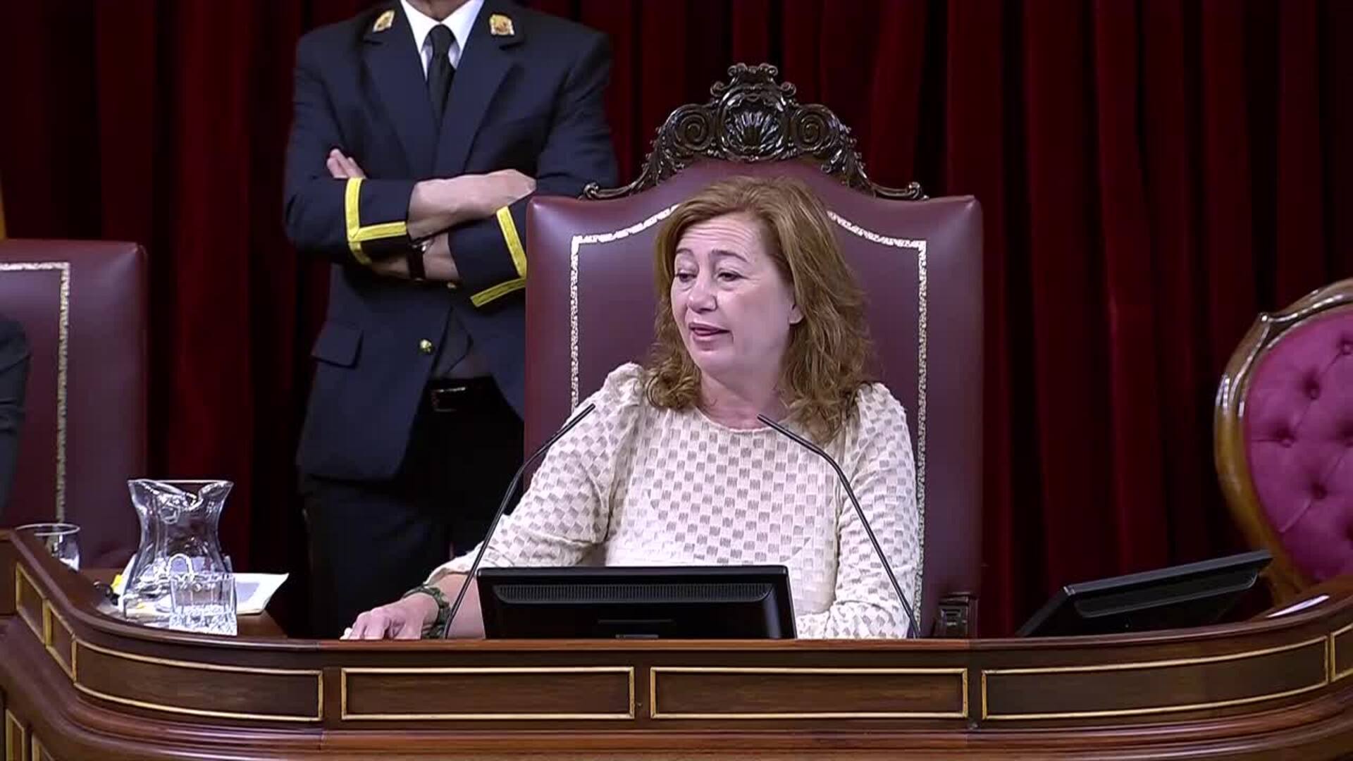 Armengol tilda de "cobarde" que el PP pida su dimisión en el Pleno porque no puede defenderse