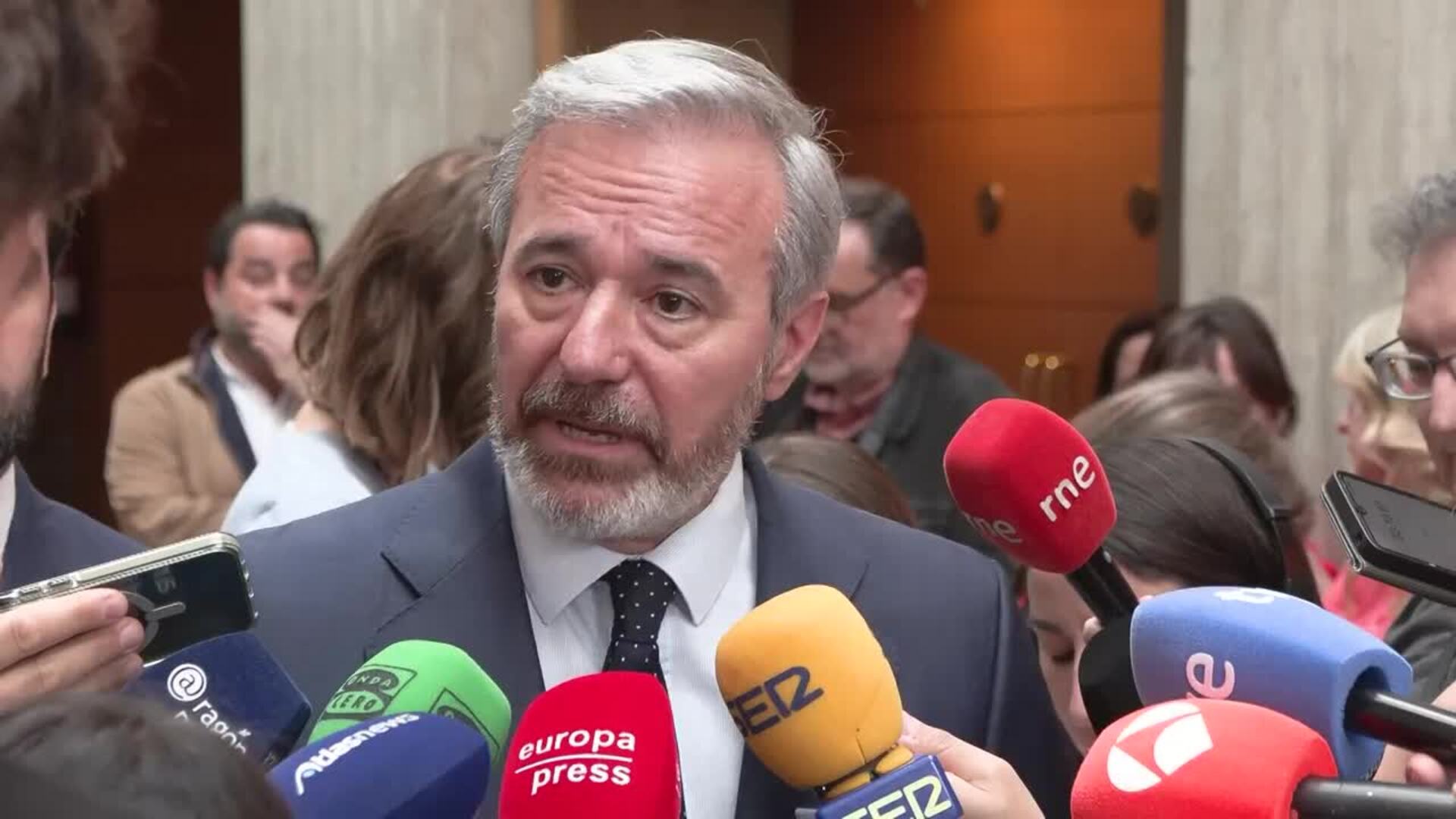 Azcón asume la "prioridad nacional" de Vox, pero "siempre" dentro de la legalidad