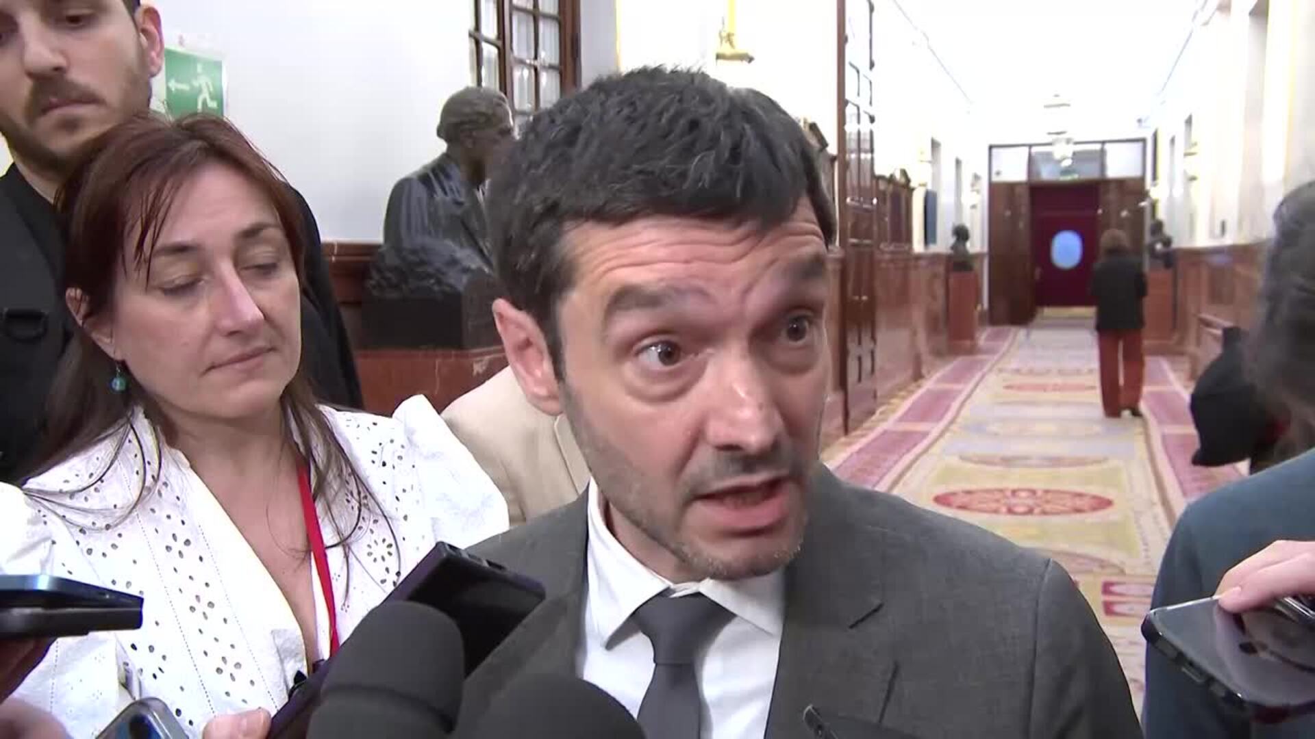 Bustinduy pide por carta a Feijóo que rectifique y apoye la prórroga de los alquileres