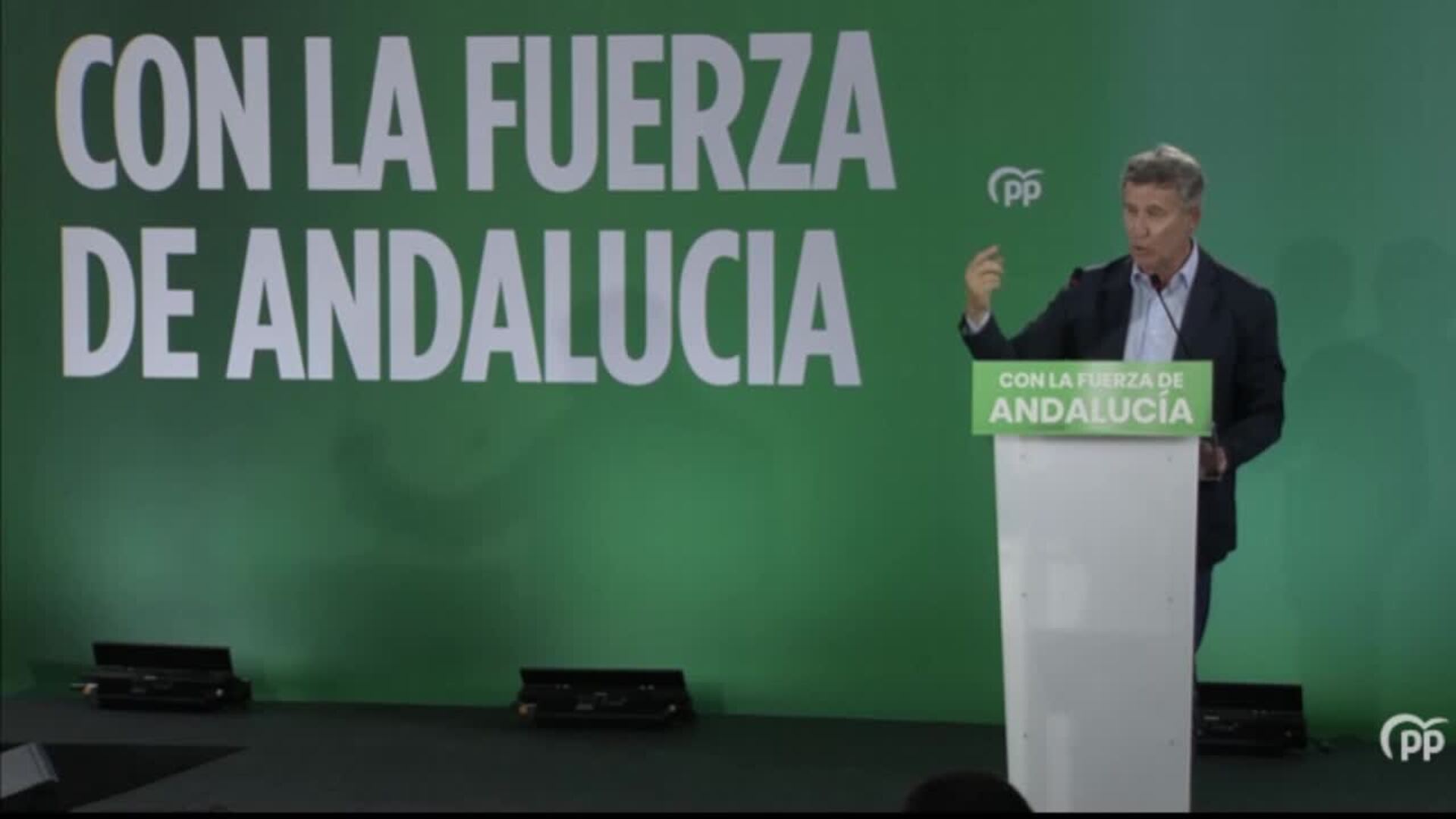 Feijóo pide "apretar" para que Moreno repita mayoría sin depender de Vox
