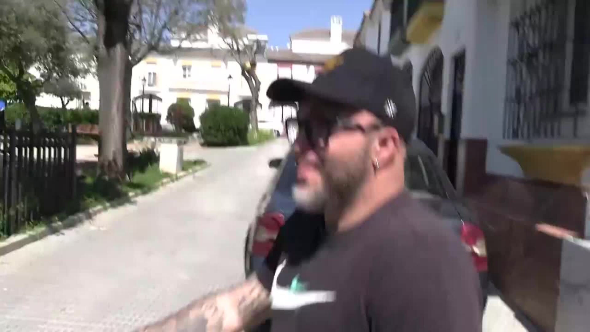 Kiko Rivera y Lola García, pletóricos tras su reencuentro con Isabel Pantoja en Canarias