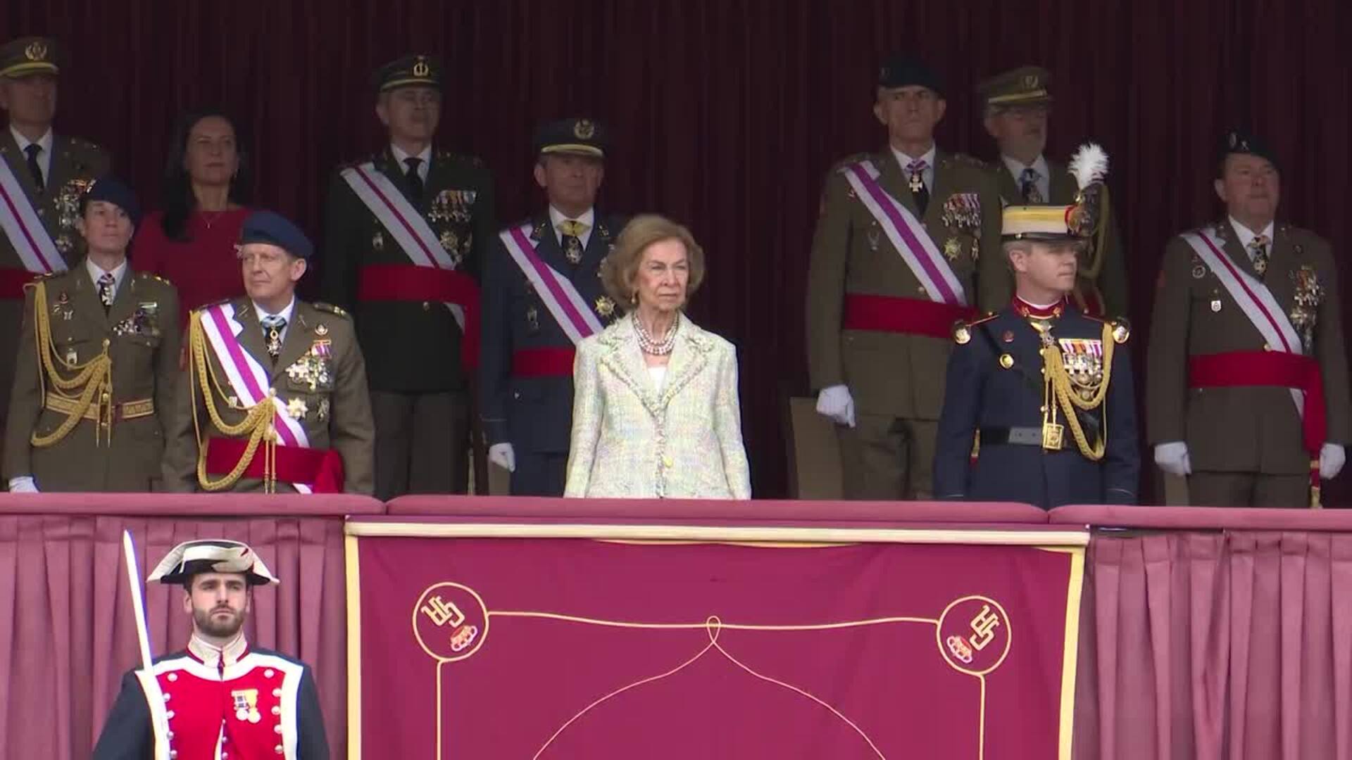 La Reina Sofía vuelve deslumbrar con un look impecable