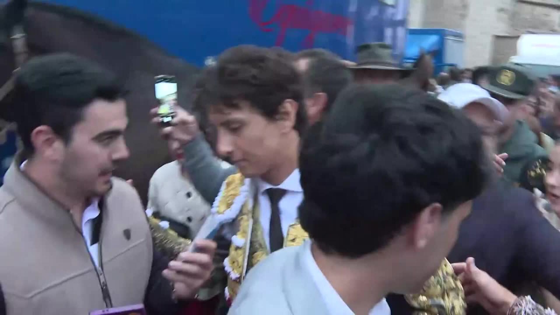 Roca Rey, "estable" tras su preocupante cogida en la Maestranza