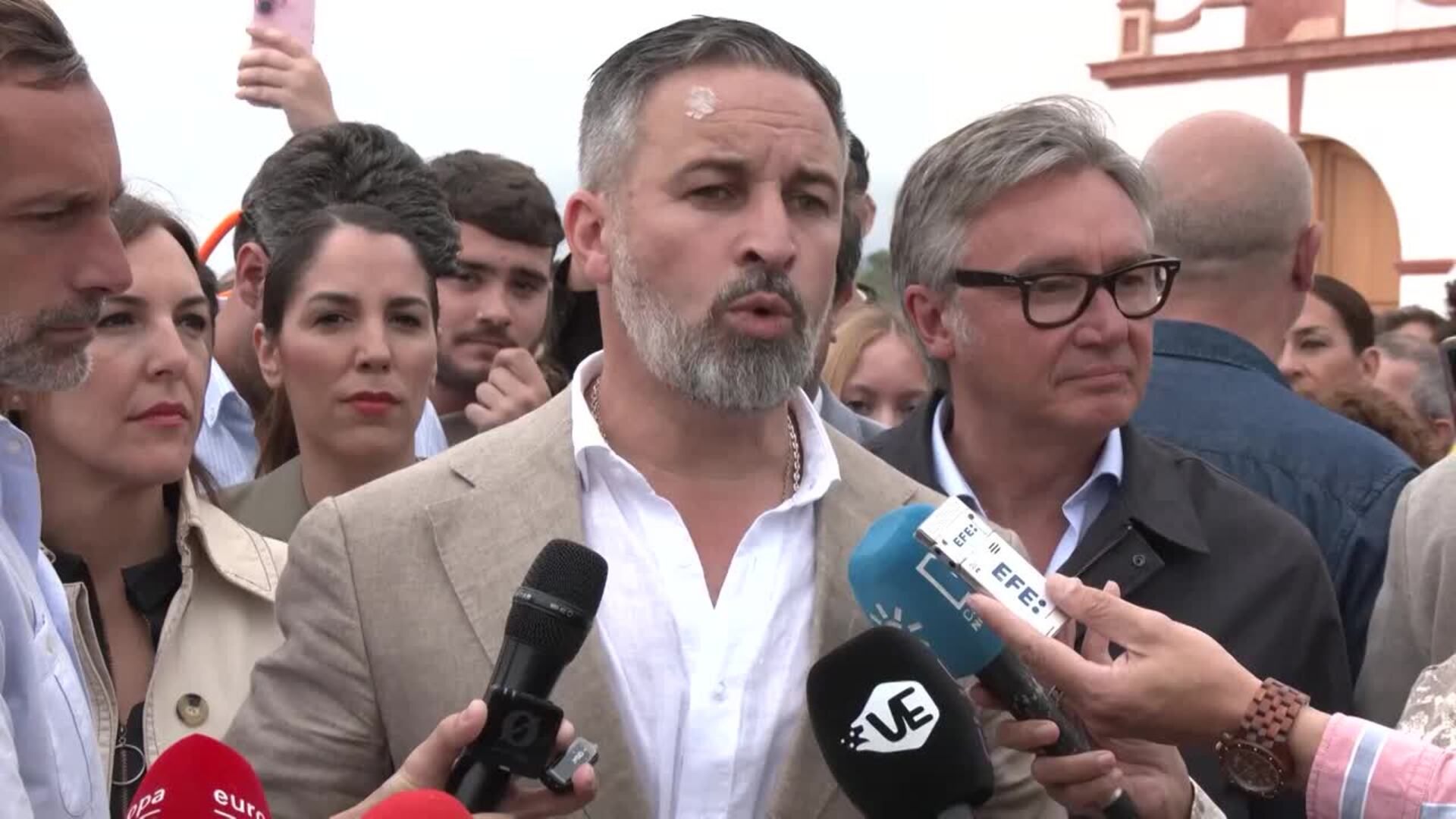 Abascal critica el "fanatismo climático" y acusa a Moreno de "continuar arrancando olivos"