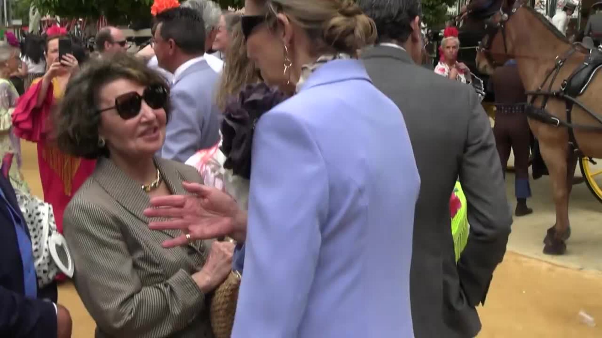 La infanta Elena deslumbra en la Feria de Abril