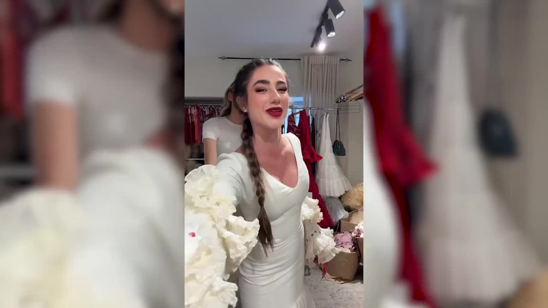 Lola Lolita acude a la feria de Sevilla después de la polémica por publicar unas fotos