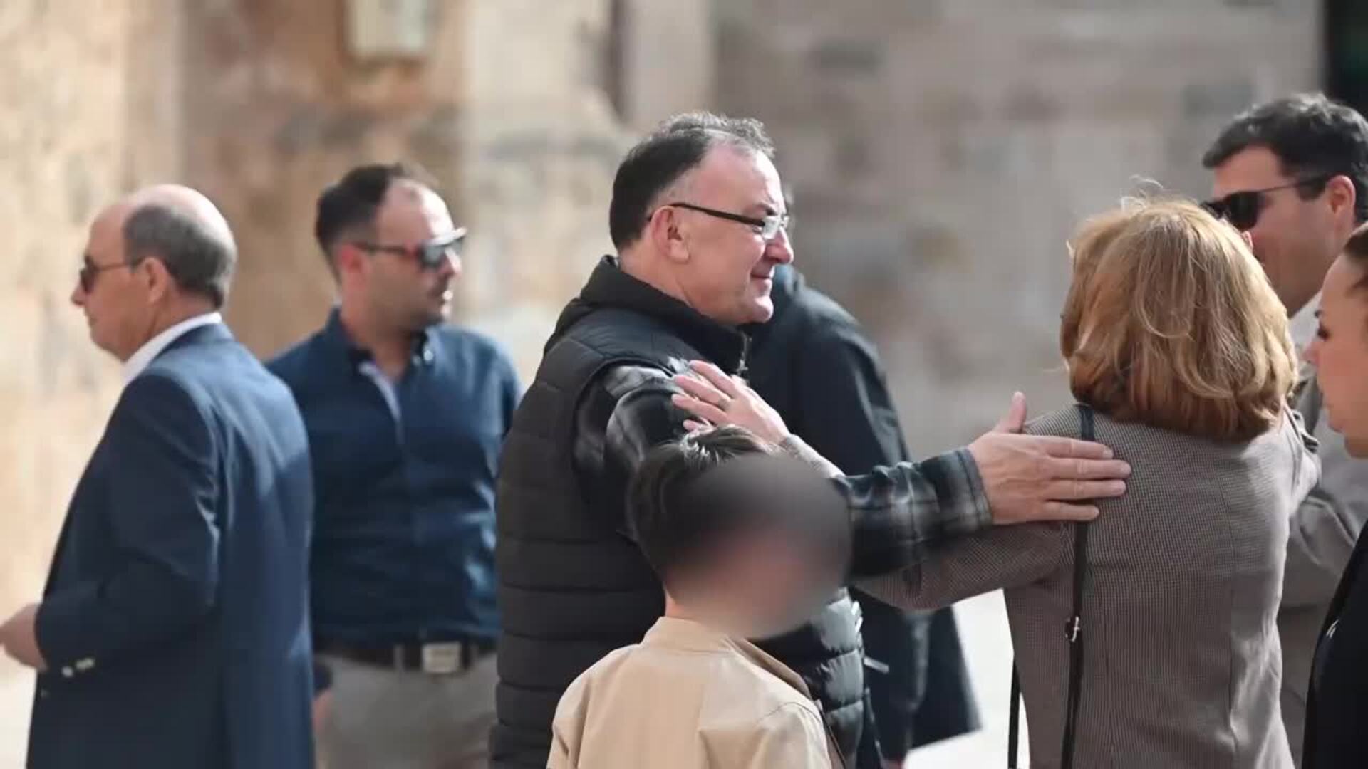 Sara Carbonero, arropada por Jota Cabrera y sus más allegados, honra la memoria de su madre