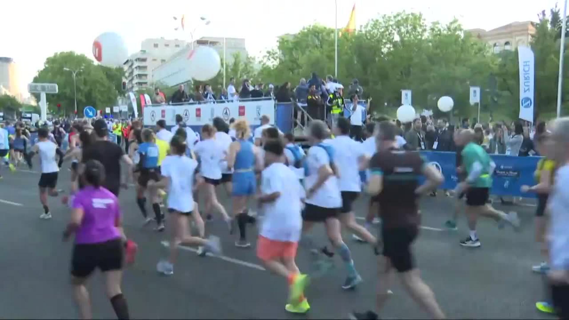 47.000 corredores toman las calles de Madrid en el maratón 'Zurich Rock 'n' Roll'