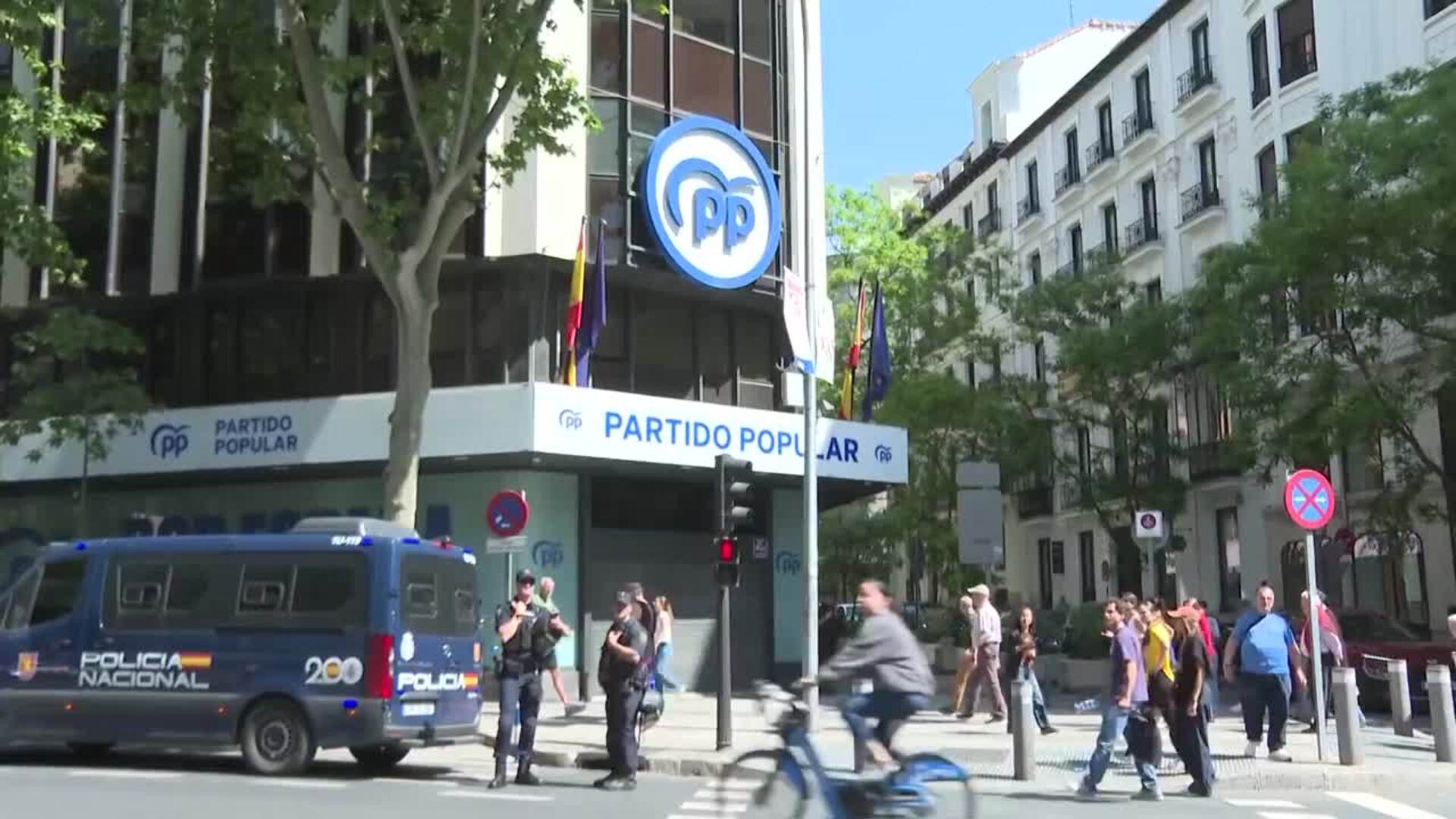 Inquilinos y vecinos protestan para que el PP apruebe la prórroga de los alquileres