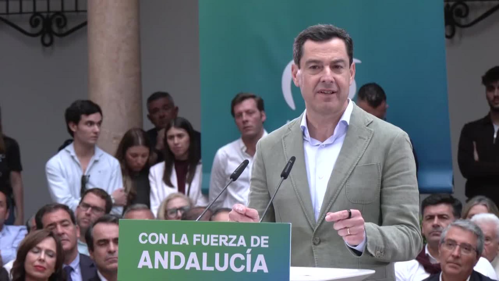 Moreno urge a Sánchez a negociar con médicos para poner fin a la huelga