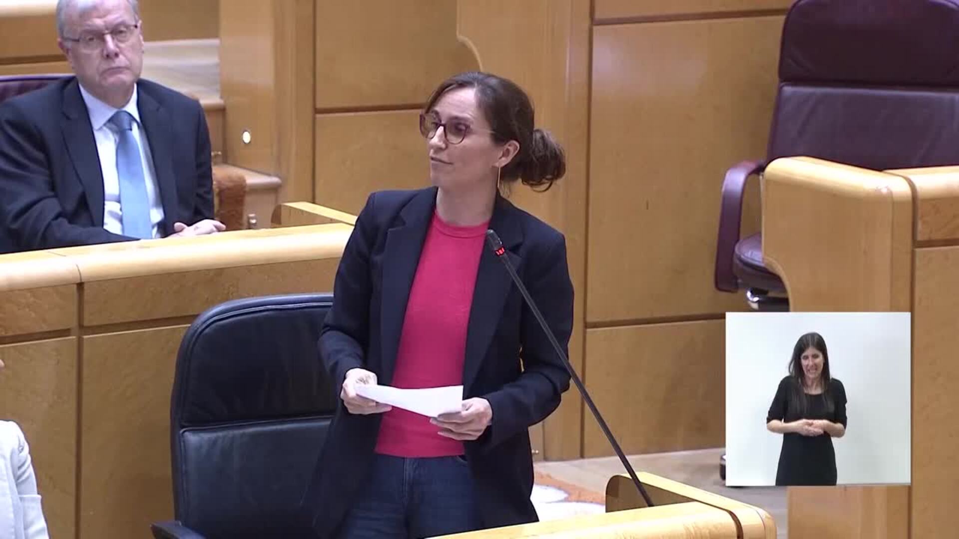 García anuncia que reconocerá a las trabajadoras sociales y biólogos "como sanitarios"