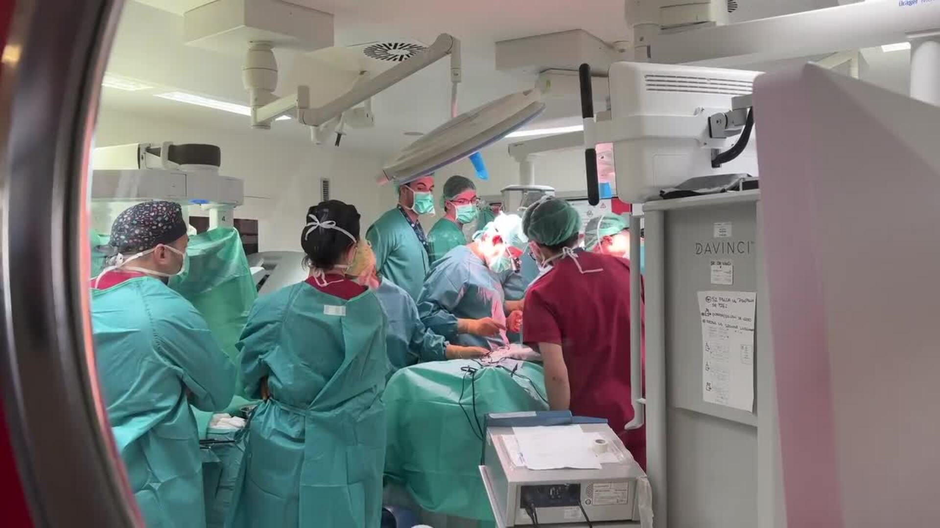 La Paz realiza la primera reconstrucción de mama con tejido abdominal asistida por robot