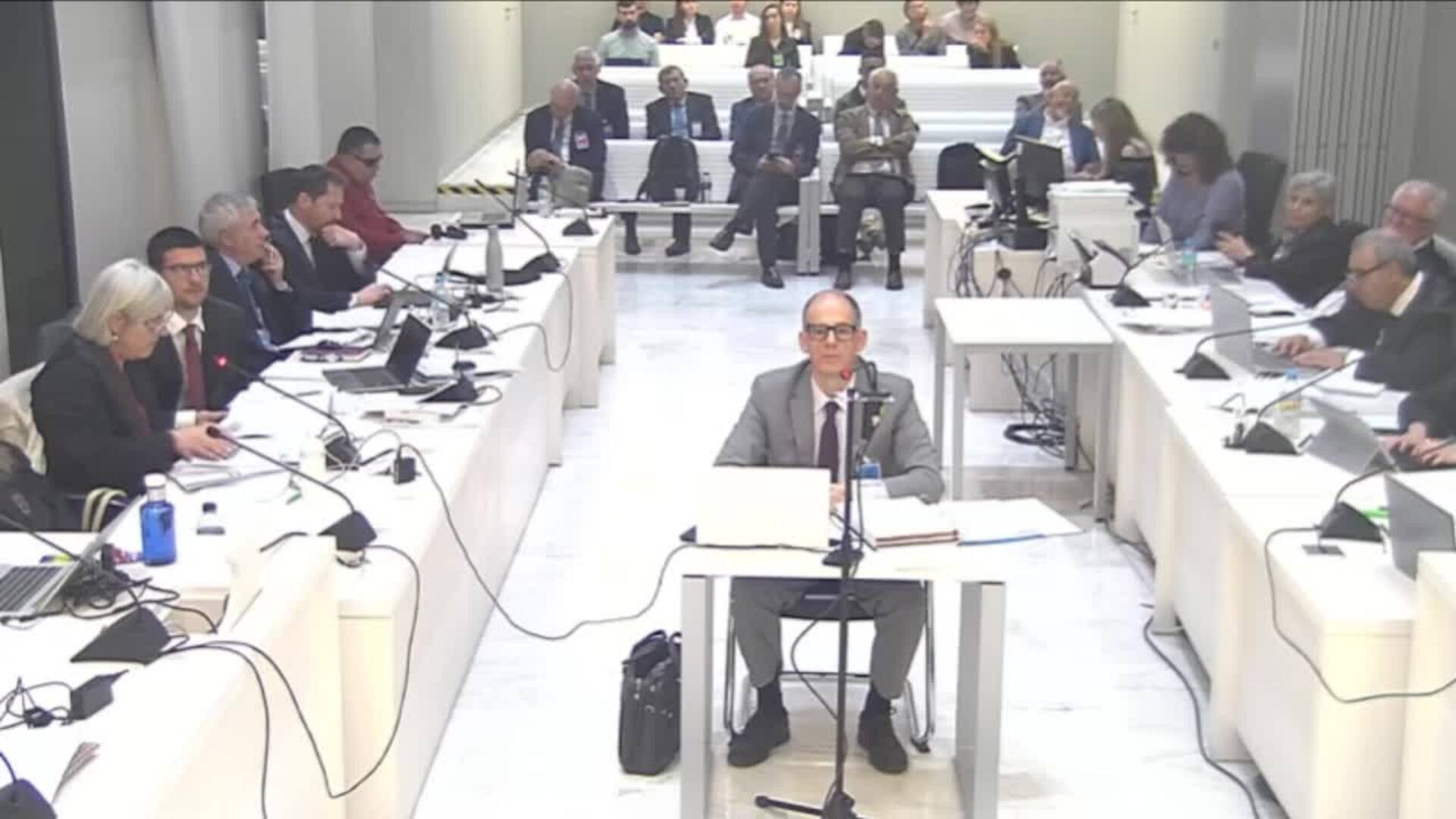 Morocho dice que le presionaron para no incluir a Rajoy y Cospedal en sus informes