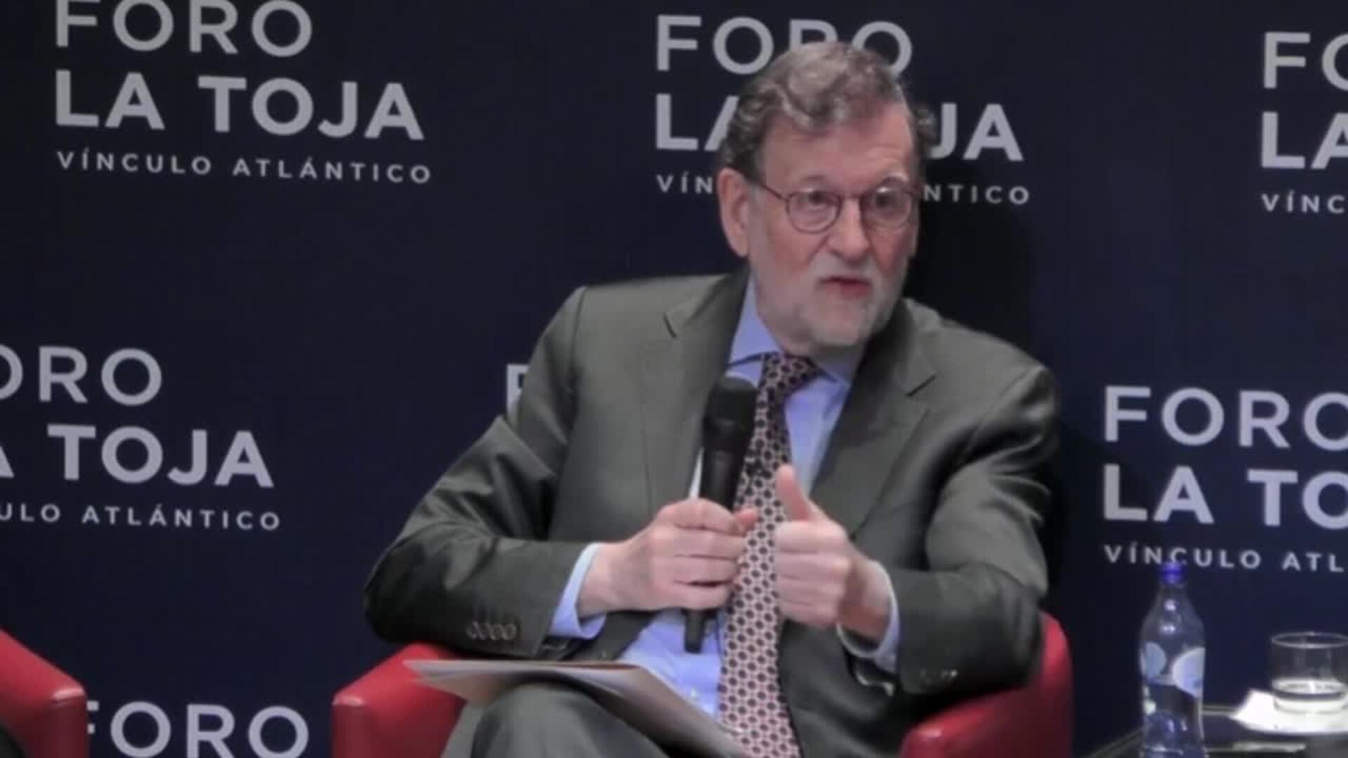 Rajoy acusa a Sánchez del "error" de acercarse a China