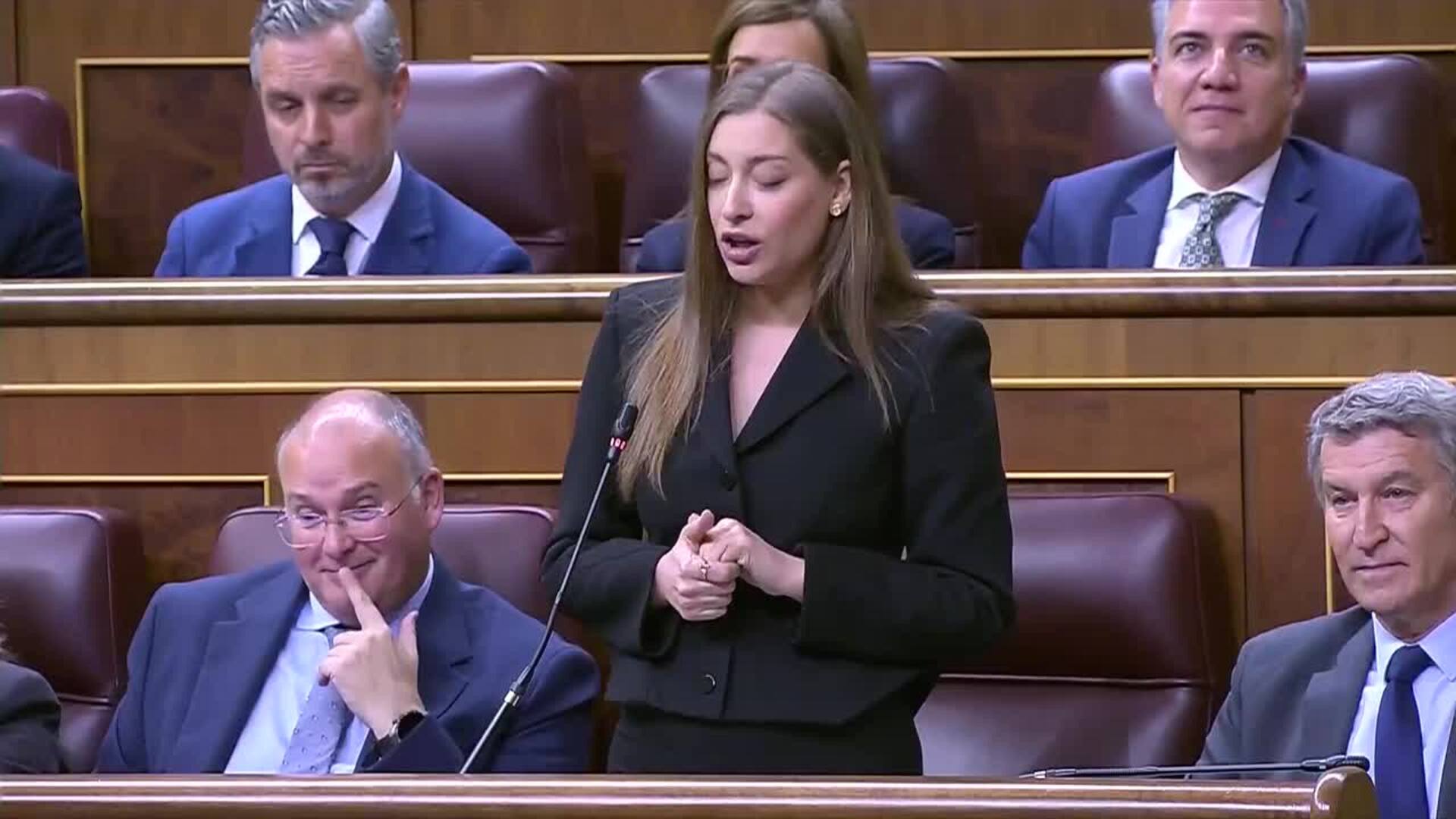 Rifirrafe entre Carlos Cuerpo y Ester Muñoz a cuenta de la corrupción y el decreto de vivienda