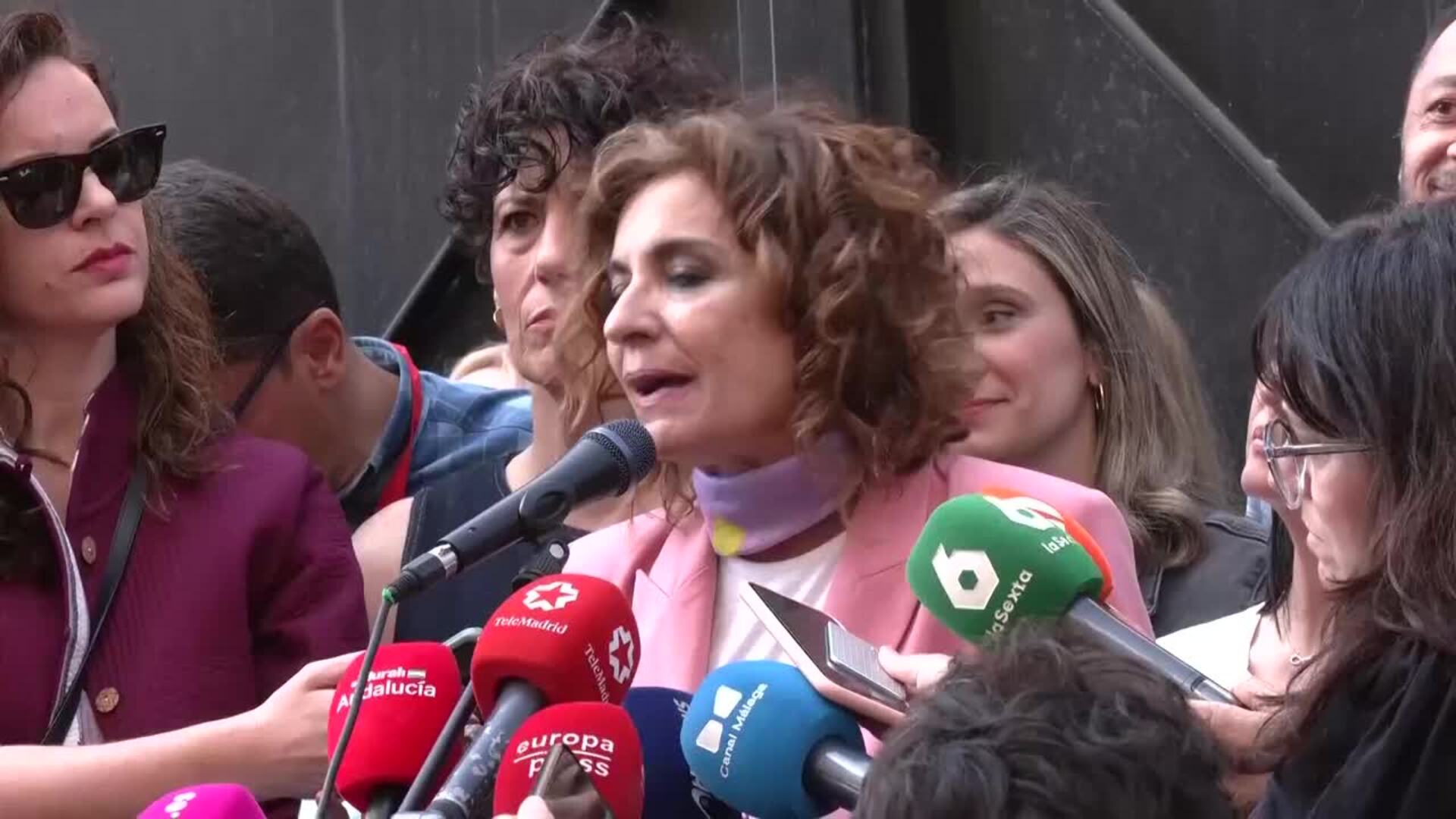 Montero promete un programa de empleo y llama a movilizarse por el 1 de mayo y 17M