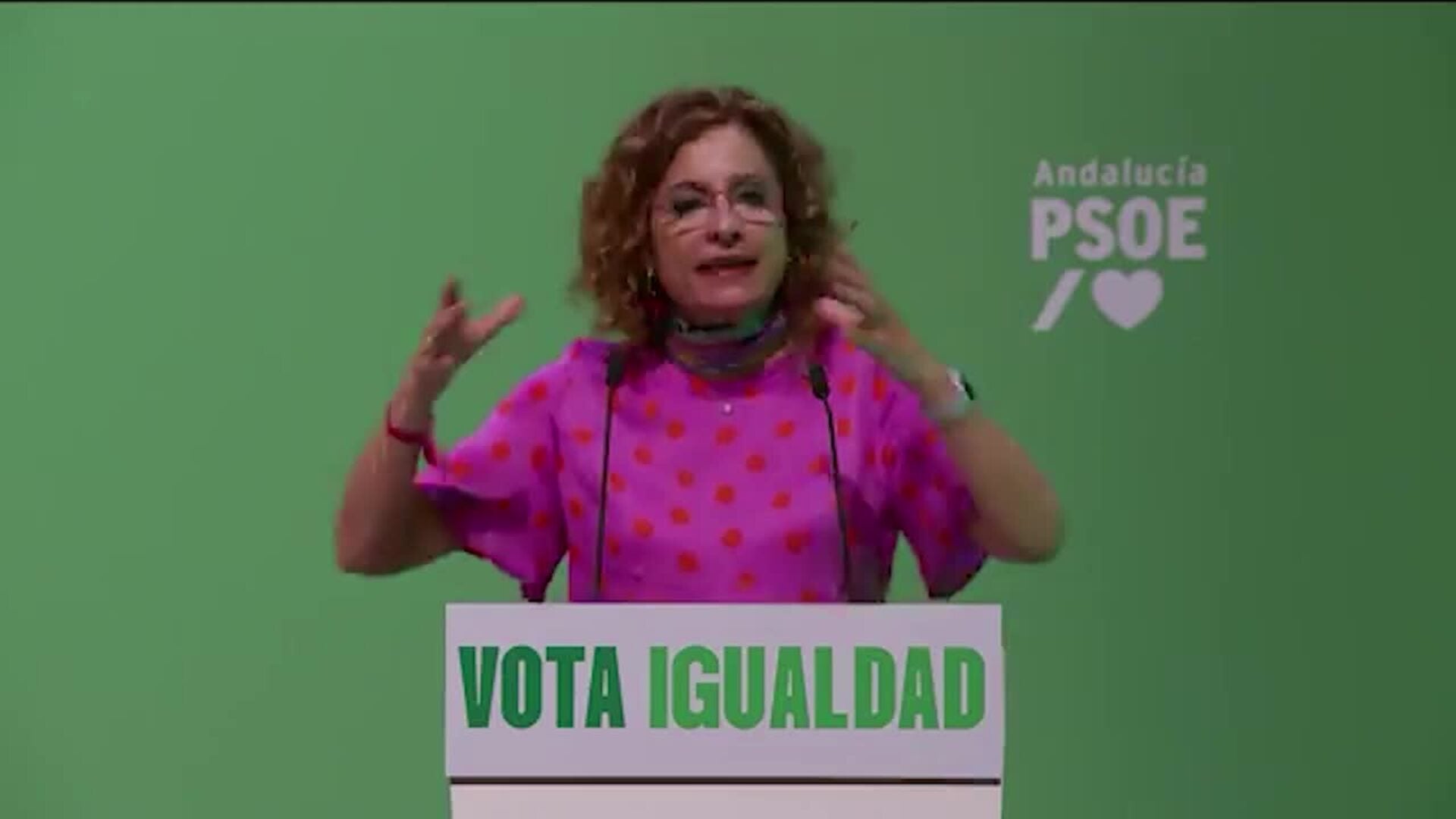 Montero replica a Moreno que el Gobierno lleva "ocho años trabajando" con la IA