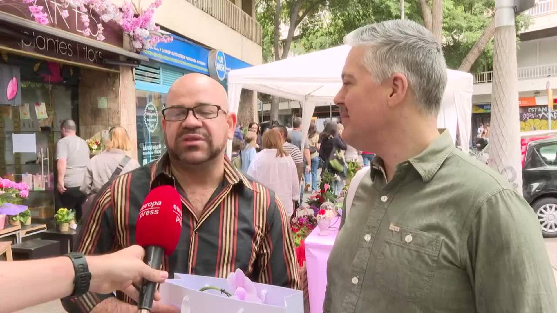 Ciudadanos de Barcelona explican las distintas formas que tienen de celebrar el Día de la Madre