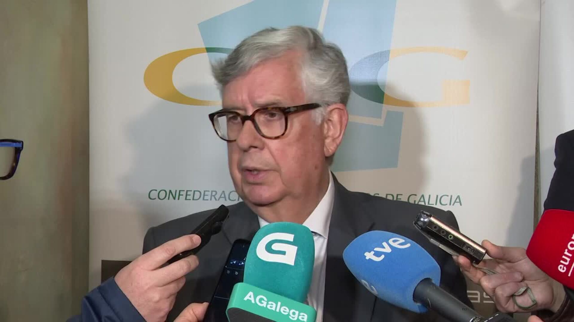 La patronal fija la meta de bajar entre uno y dos puntos el nivel de absentismo en Galicia
