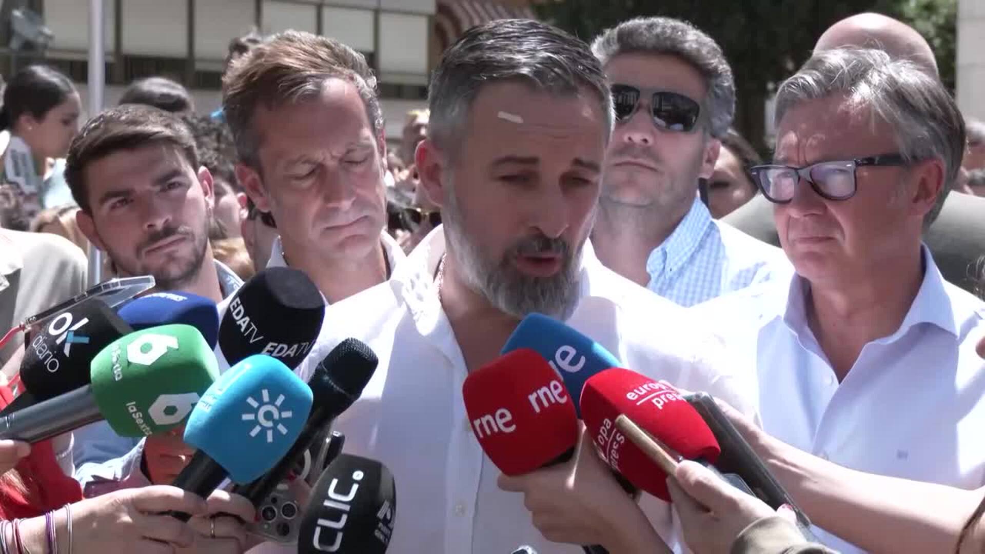 Abascal critica a Moreno por manipular datos y recursos públicos para influir en el voto.