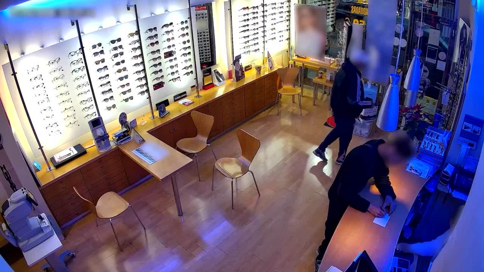 Dos detenidos como presuntos autores de un robo violento en una óptica de Novelda