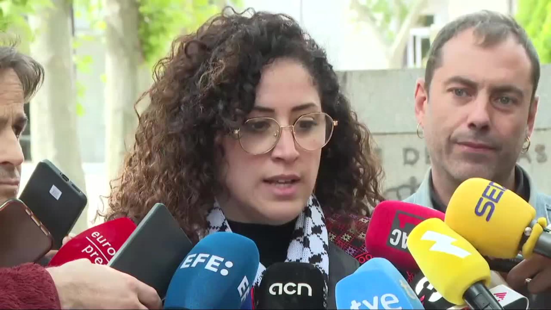 La mujer del activista español-palestino detenido por Israel llama a la movilización