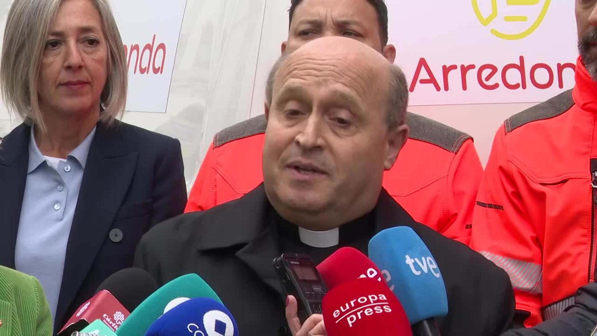 El arzobispo de Santiago aplaude la regularización de inmigrantes: "Es hablar de dignidad"