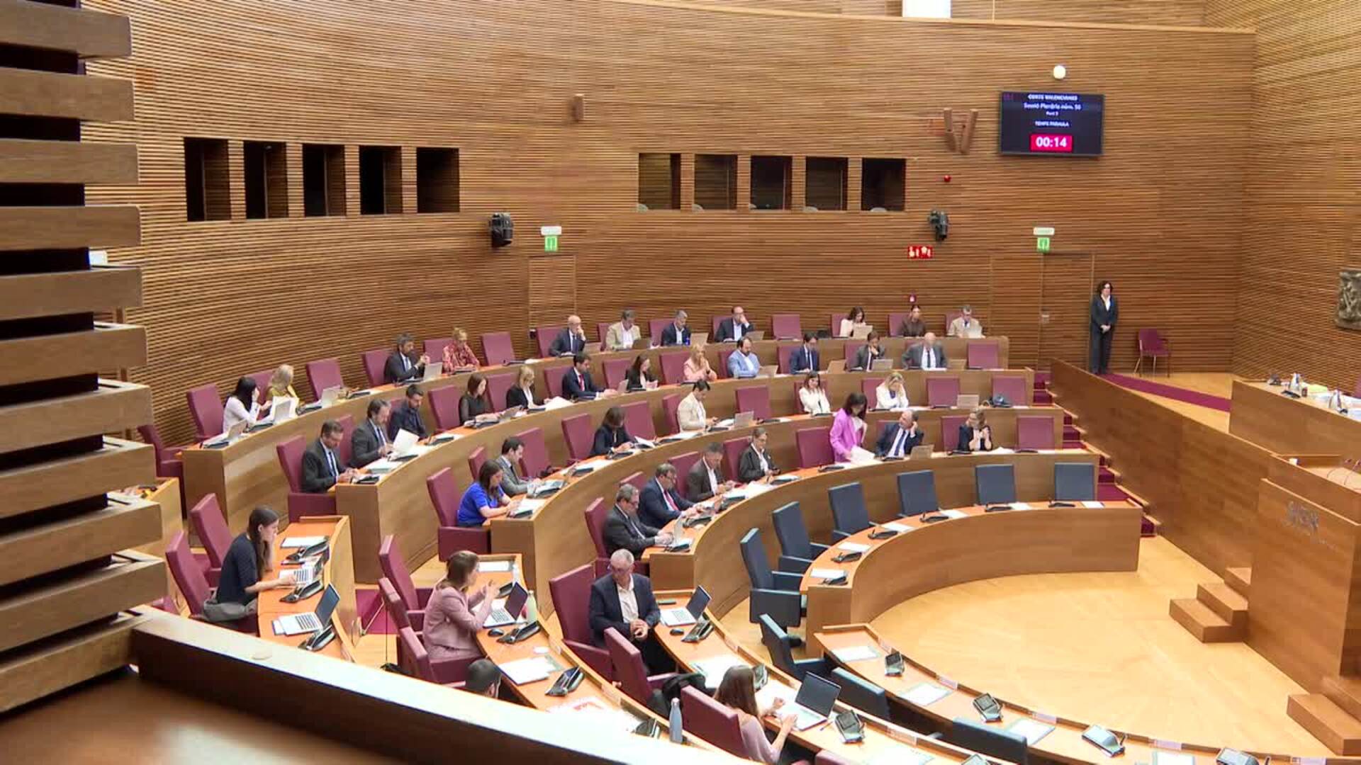 Mazón no quiere atender a los medios de comunicación en Les Corts