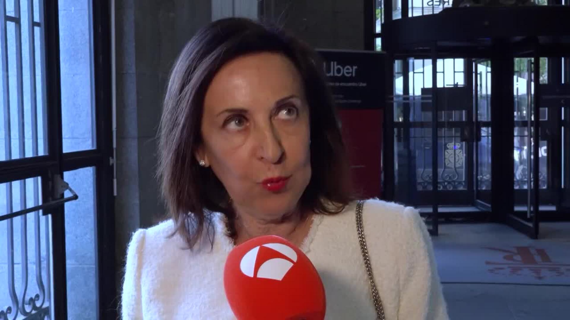 Robles anuncia que la cuarentena de los 14 españoles contagiados de hantavirus será voluntaria