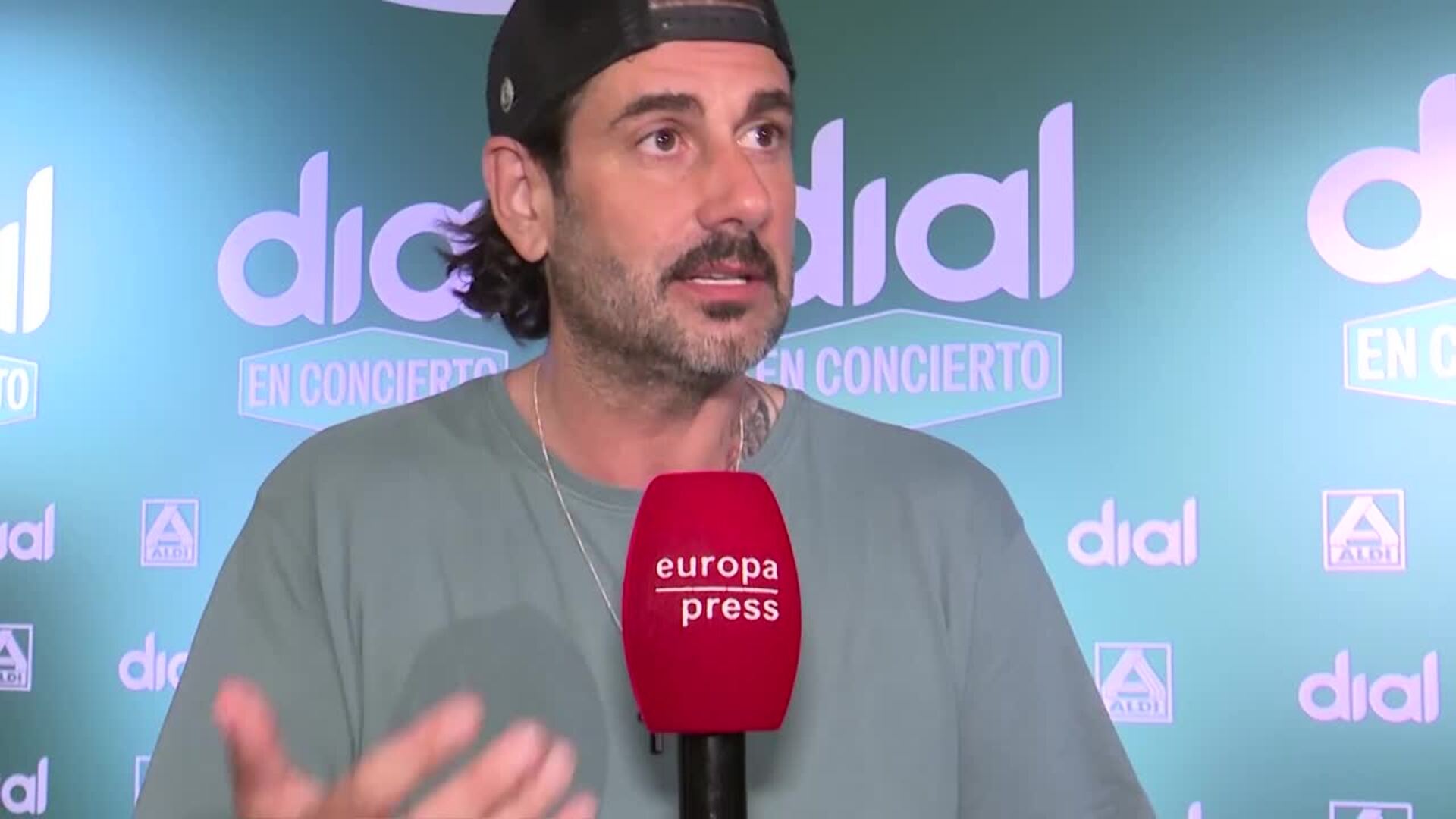 Melendi destaca que tiene "la misma ilusión" que el primer día