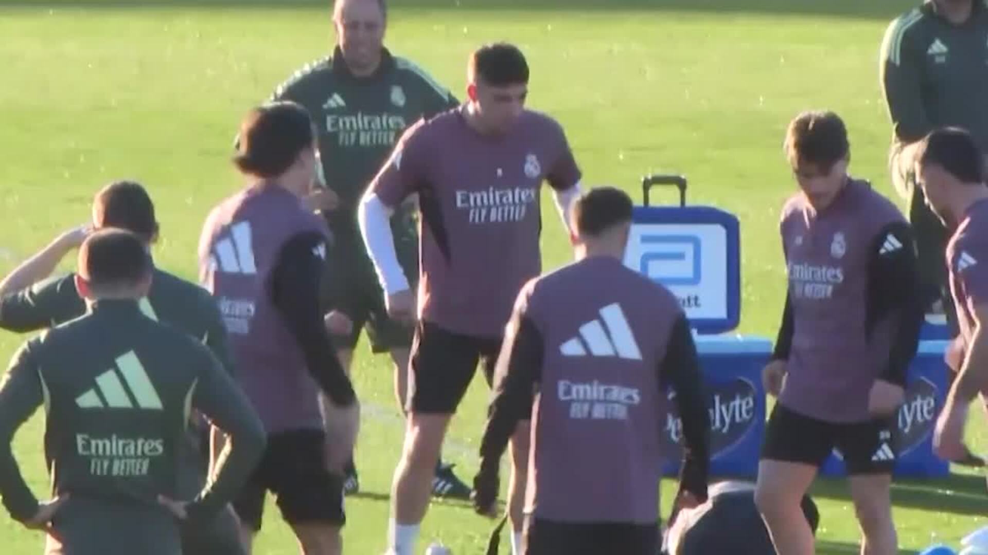 El Real Madrid expedienta a Valverde y Tchouaméni por su pelea