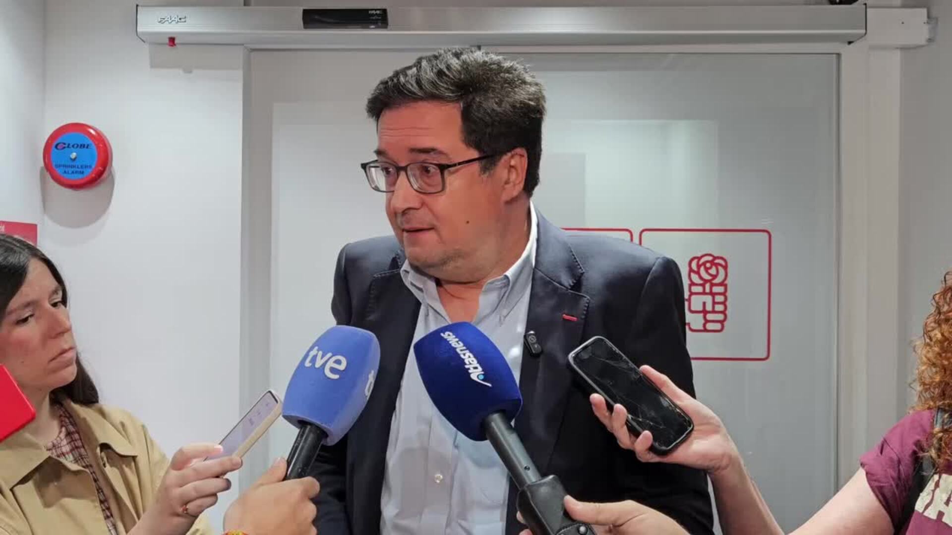 Óscar López acusa a Ayuso de ir a México "a hacer el ridículo con dinero de los madrileños"