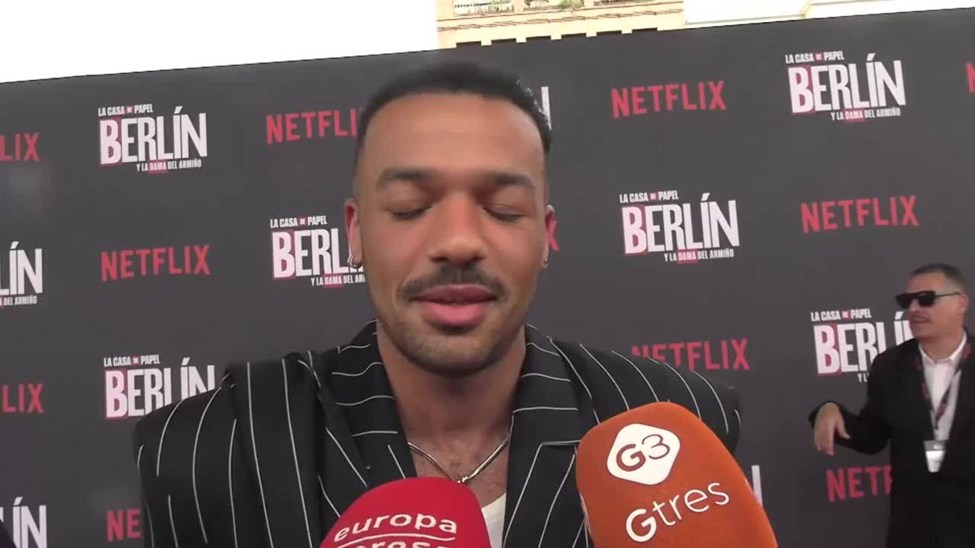 Sergio Momo juega al despiste cuando le preguntan por el viaje de Ester Expósito y Mbappé