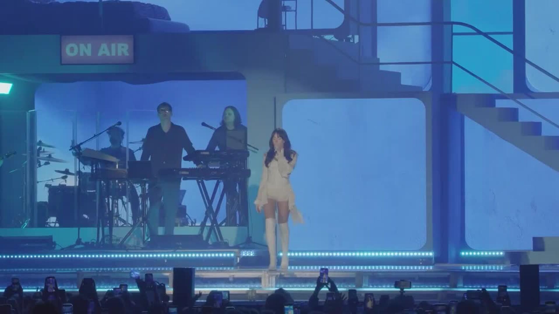 Aitana deslumbra en Almería en el inicio de su gira mundial 'Cuarto Azul World Tour'
