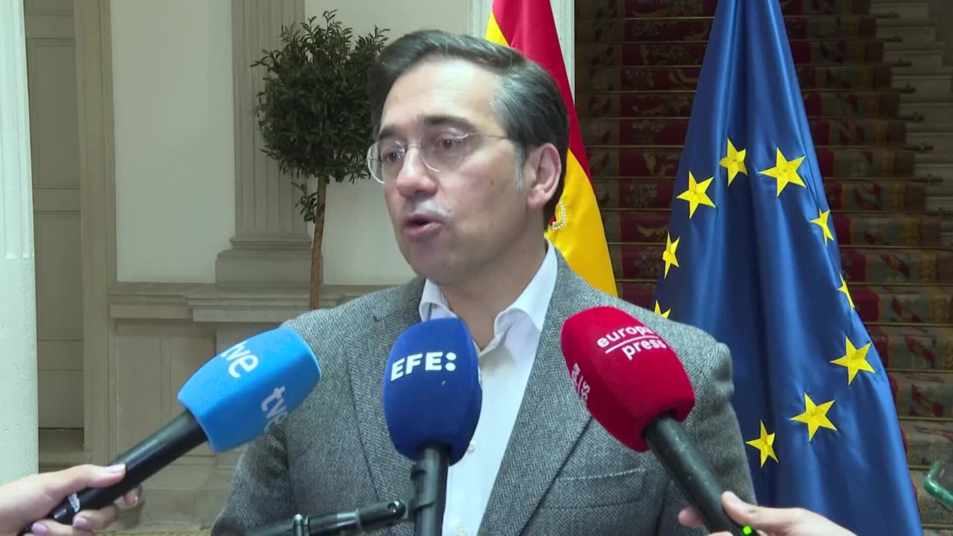 Albares confirma que el activista Saif Abukeshek de la flotilla "vuela ya hacia España"
