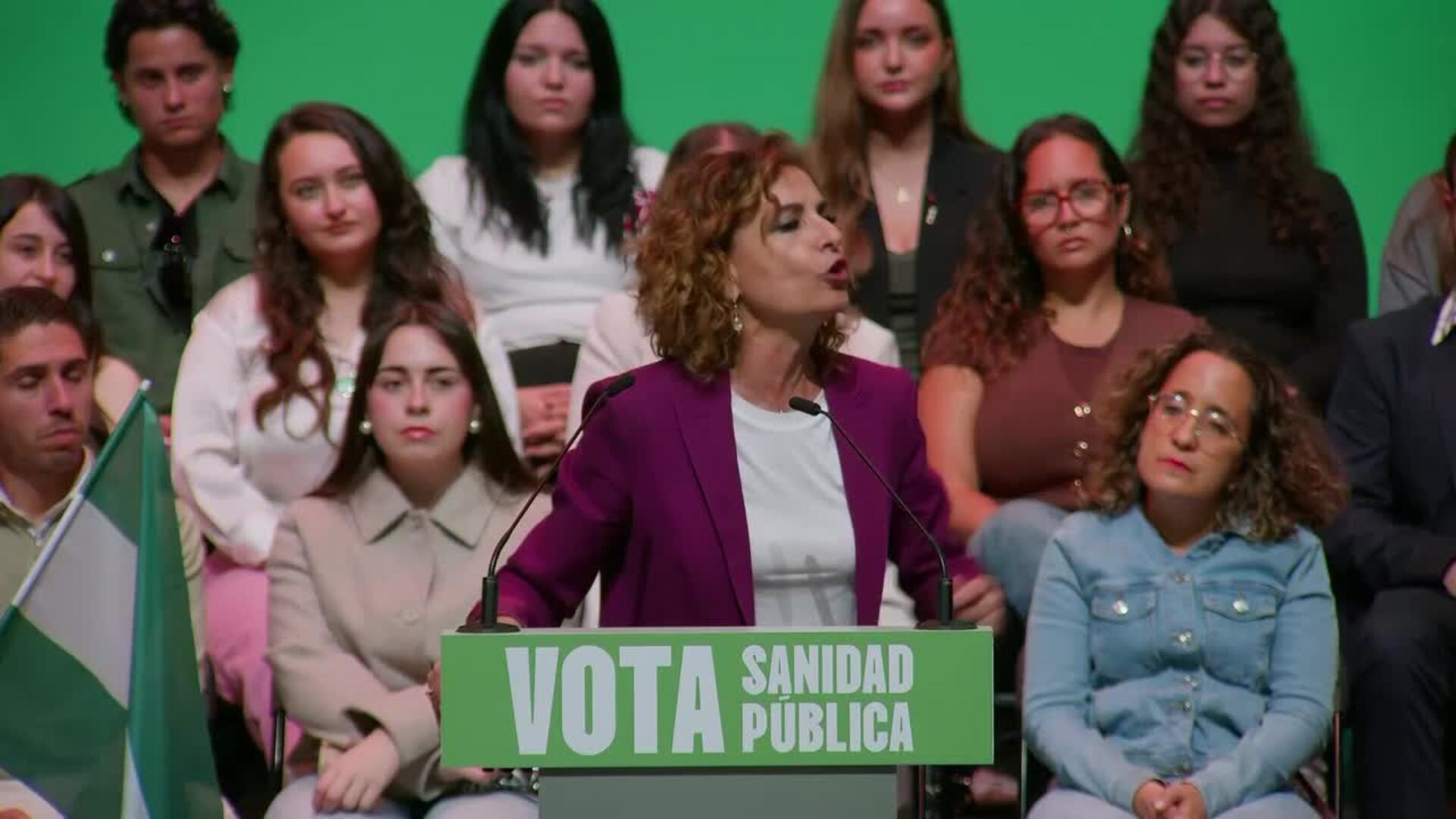 Montero destaca el papel del PSOE-A en la modernización de Andalucía para atraer votantes