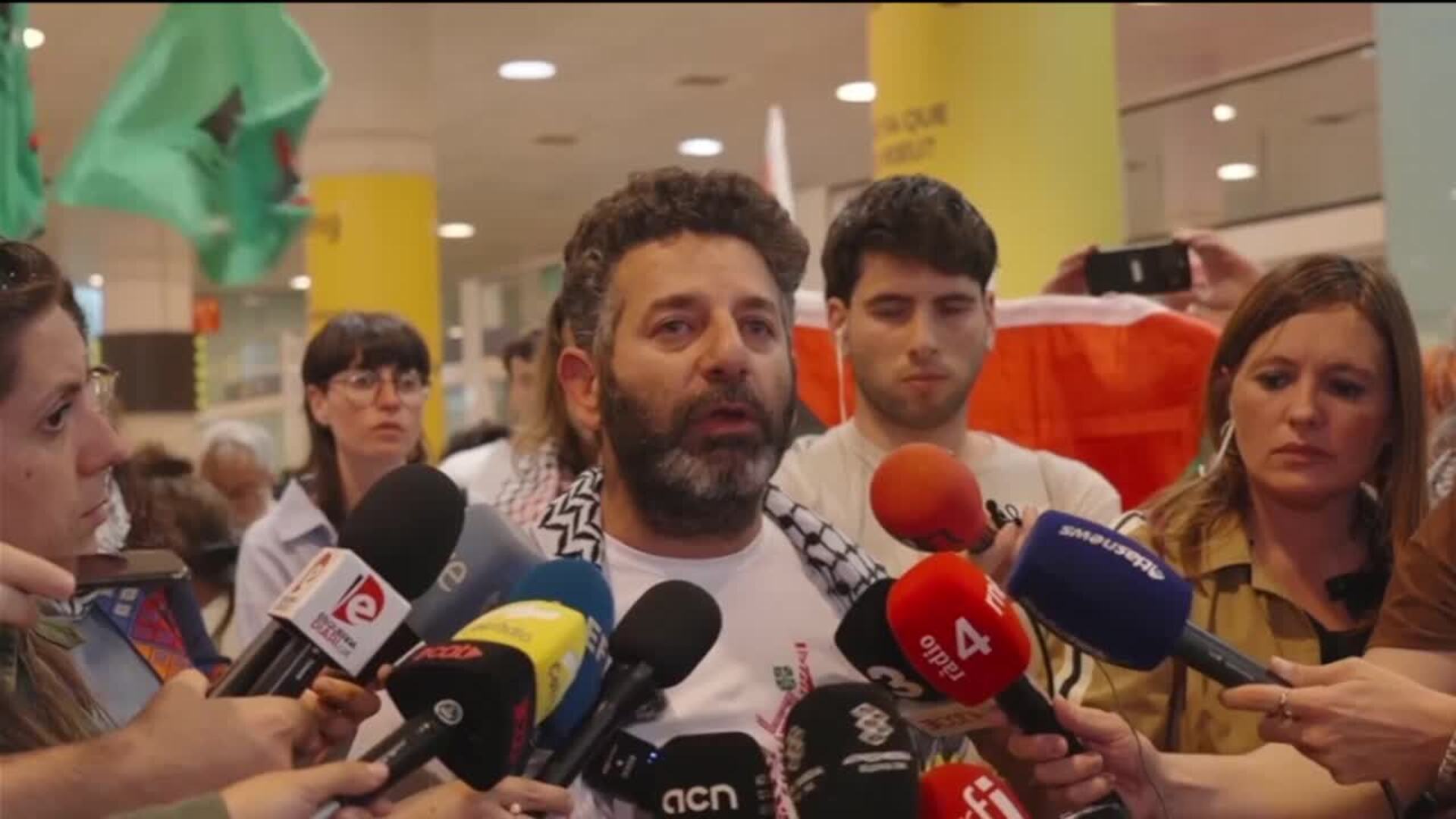 Saif Abukeshek al aterrizar en Barcelona: "Nuestro camino sólo acaba de empezar"