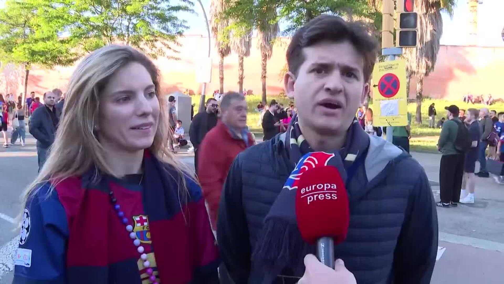 Seguidores del FC Barcelona confían en ganar el Clásico y ser hoy campeones de Liga