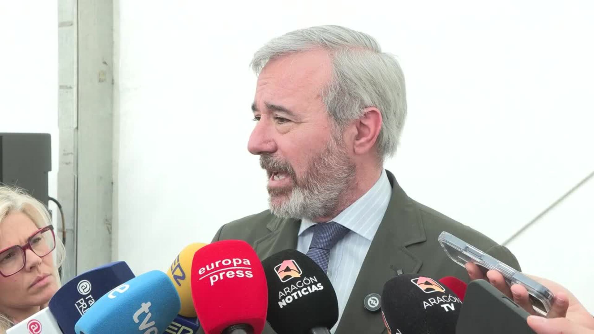 Azcón pide la dimisión de Alegría por la orgía en el Parador de Teruel: "Nos ha mentido"
