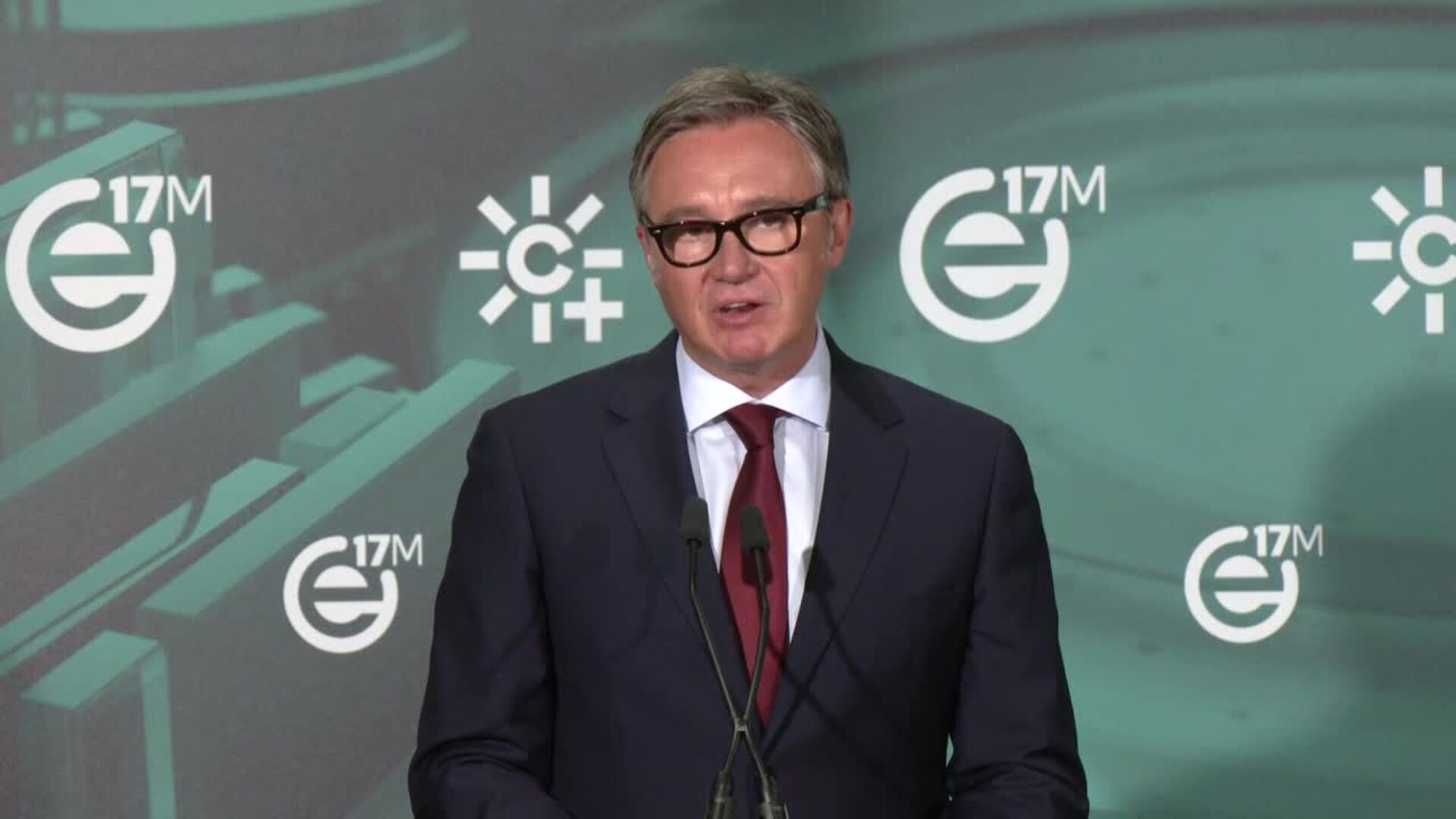 Vox insiste en la necesidad de "un gobierno valiente" frente al PP y el PSOE
