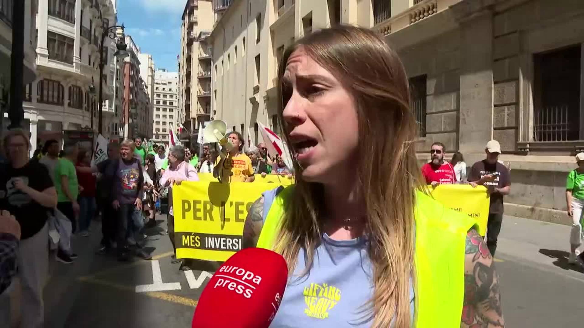 Manifestación de docentes en la Comunitat: “El maltrato no puede continuar”
