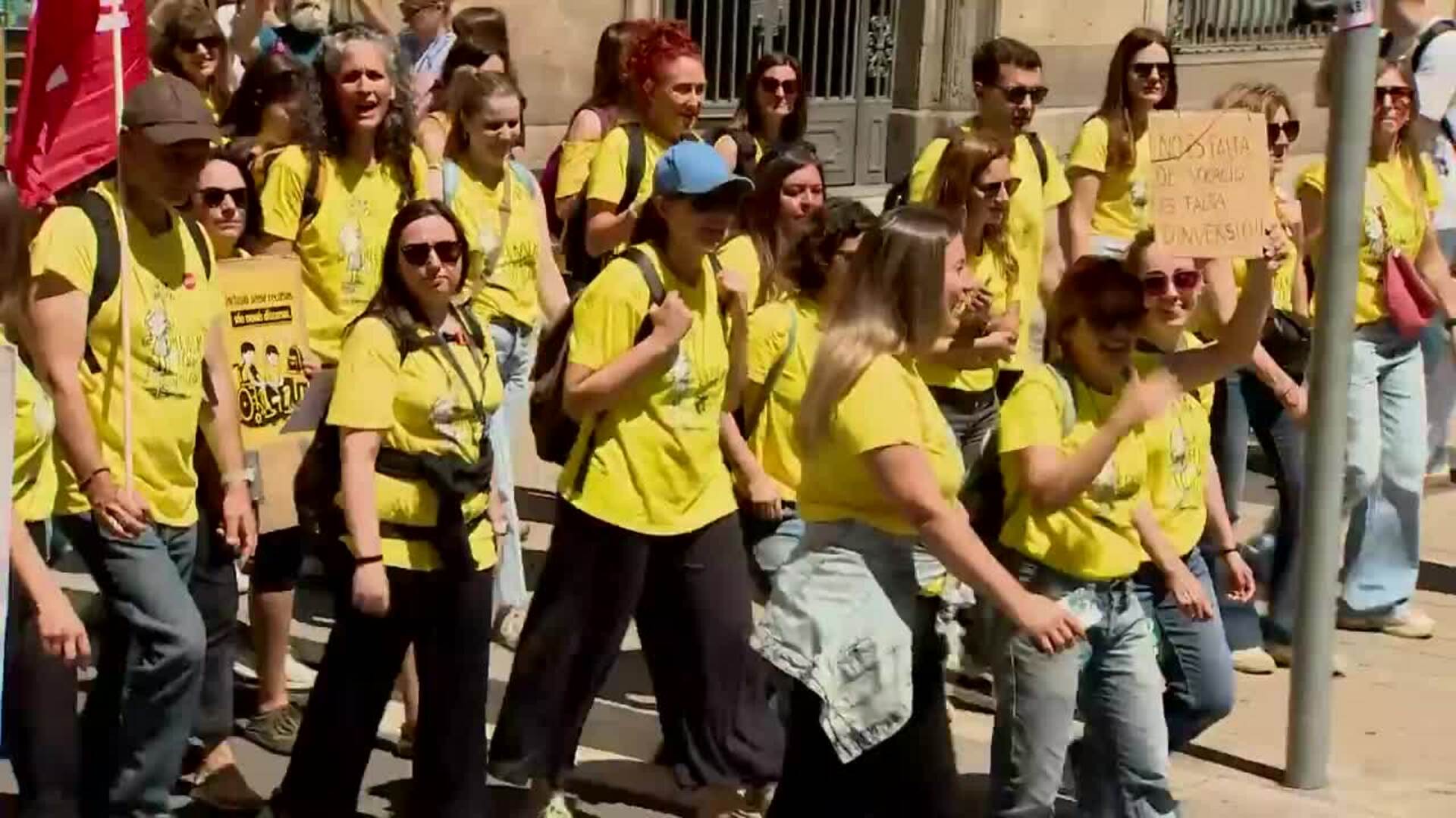 26.000 docentes se manifiestan en Barcelona para mejores condiciones y contra el acuerdo